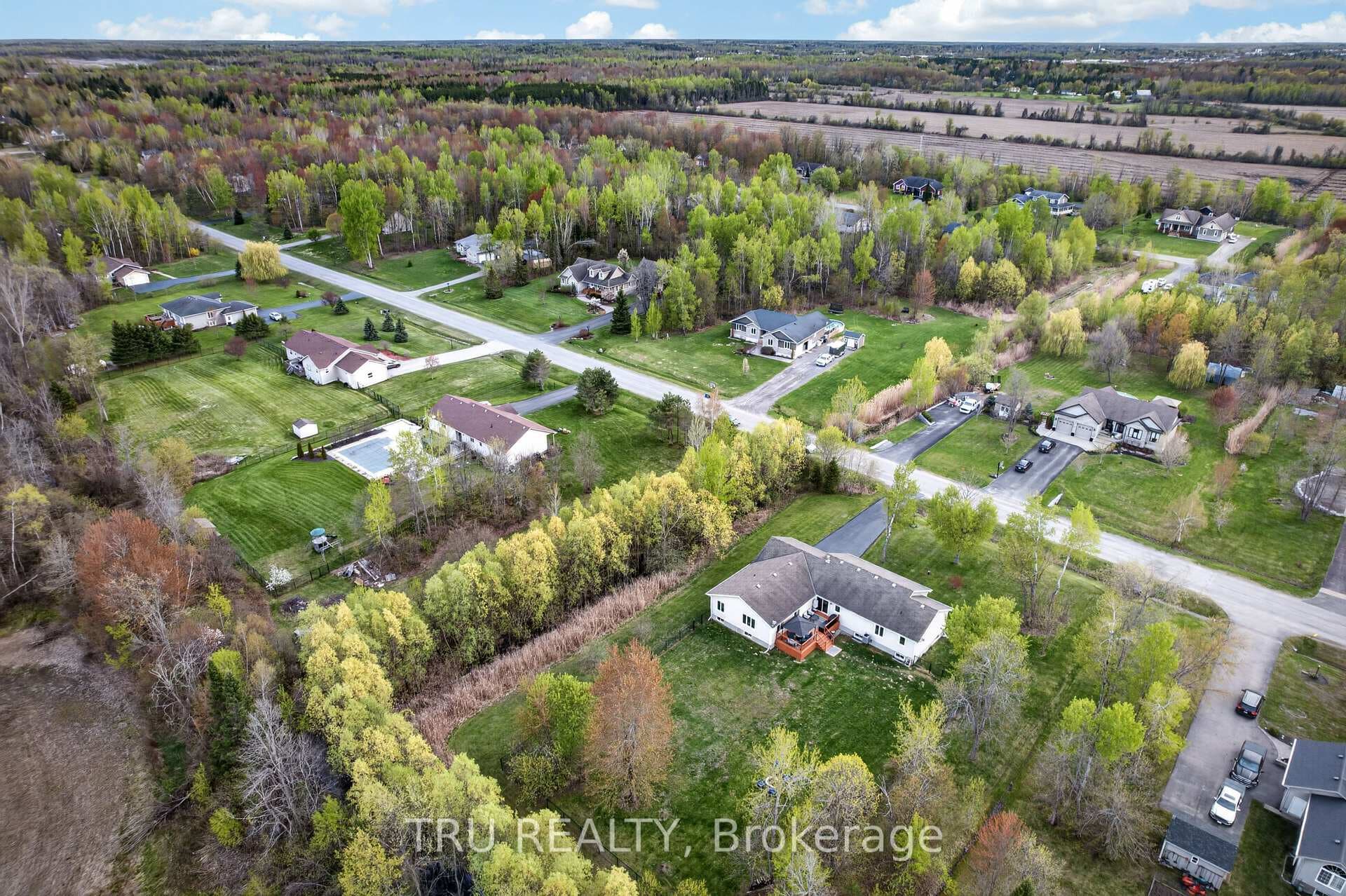 52 Kimberly Avenue photo 3