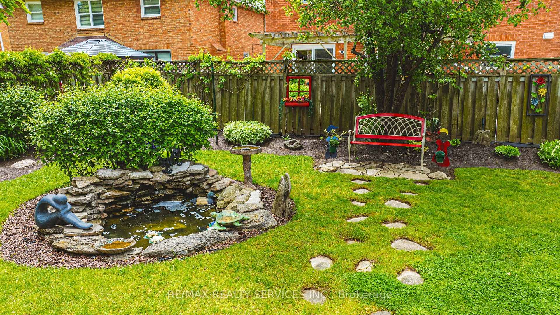 17 Cox Crescent photo 32