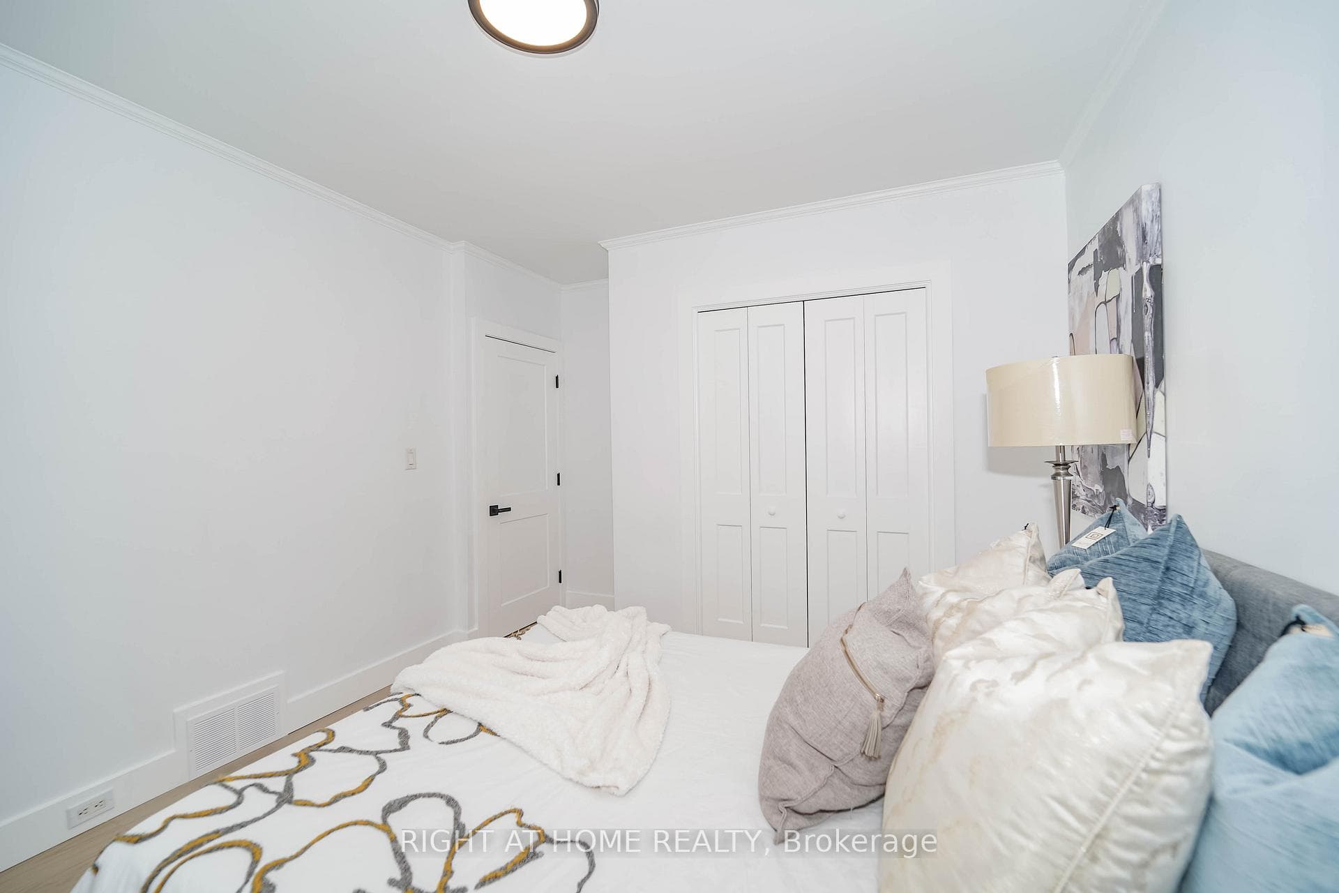 1360 Woodbine Avenue photo 18