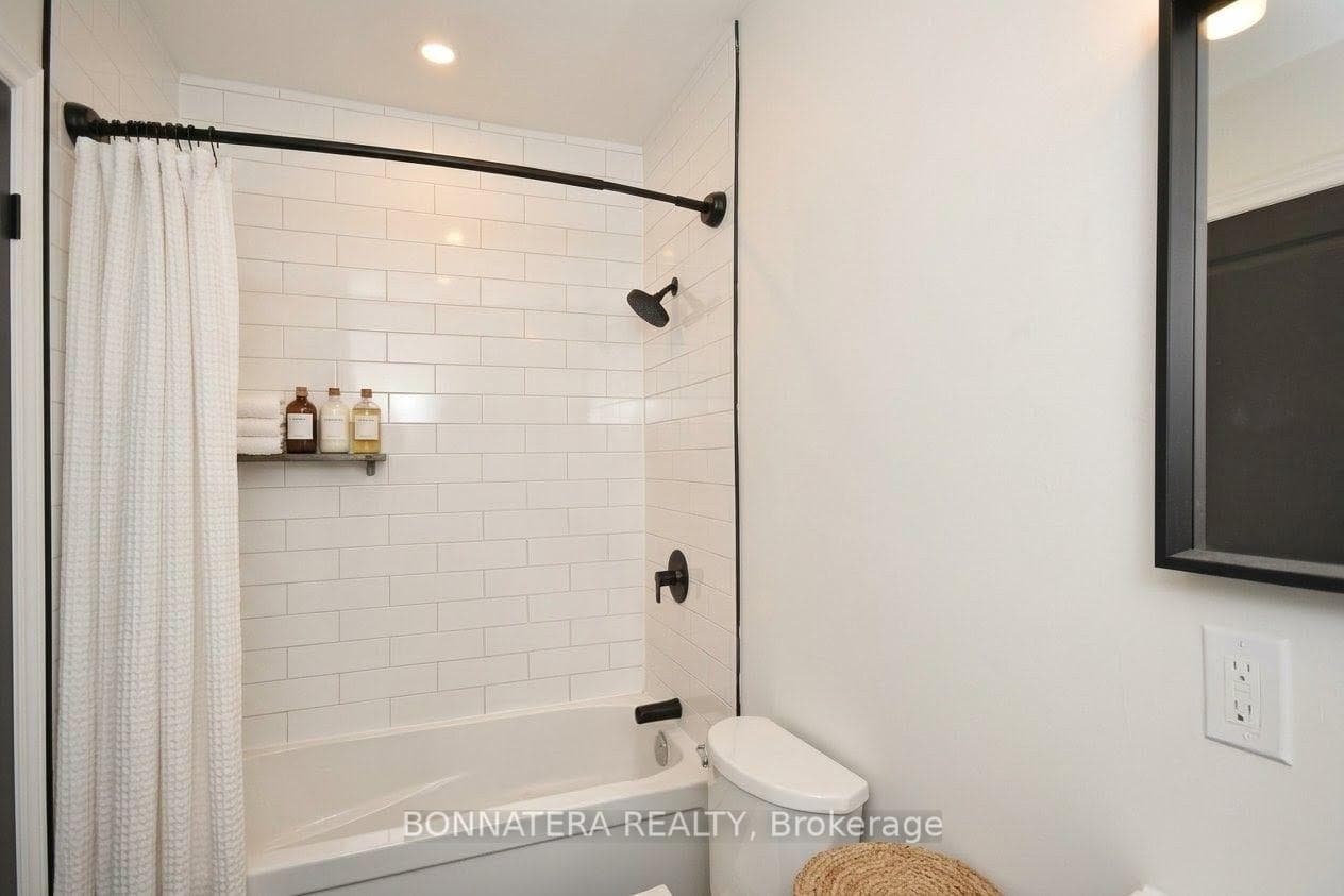 47 Emerald Street Unit (Main) photo 8