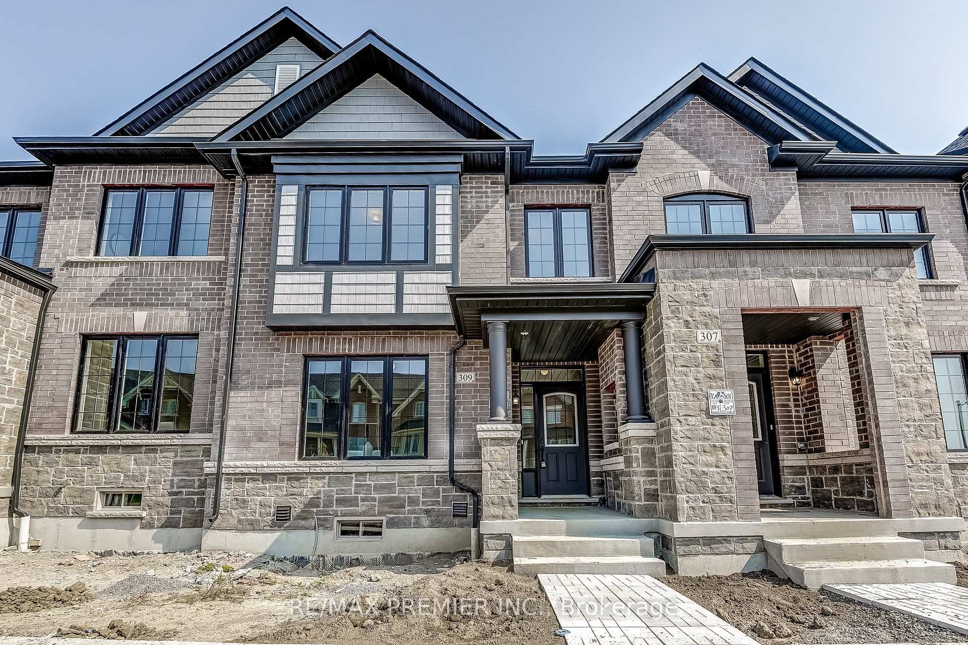 309 Coronation Road photo 2