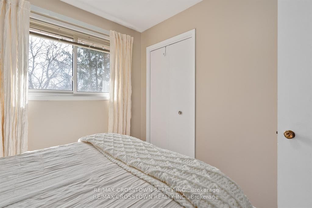 5884 7th Line photo 24