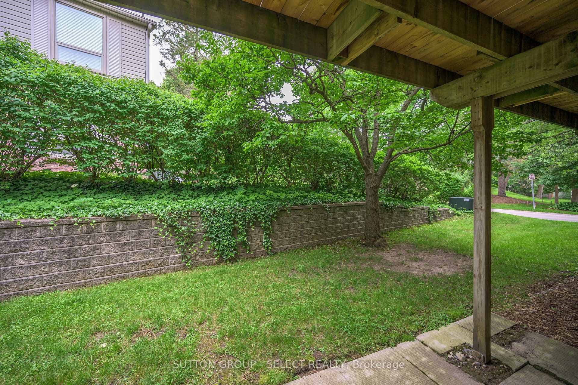 281 Everglade Crescent photo 33