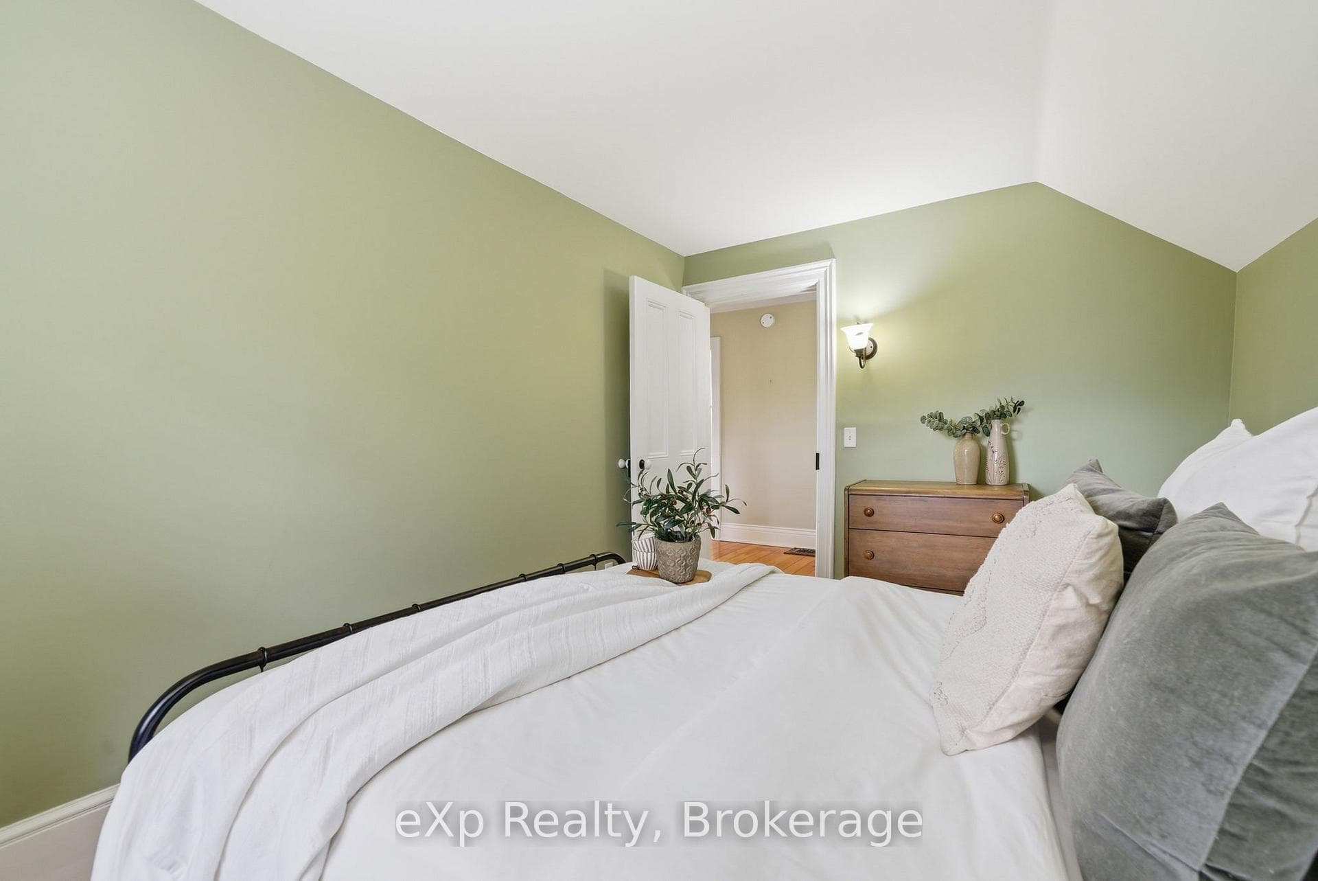 4081 Burnham Street photo 23