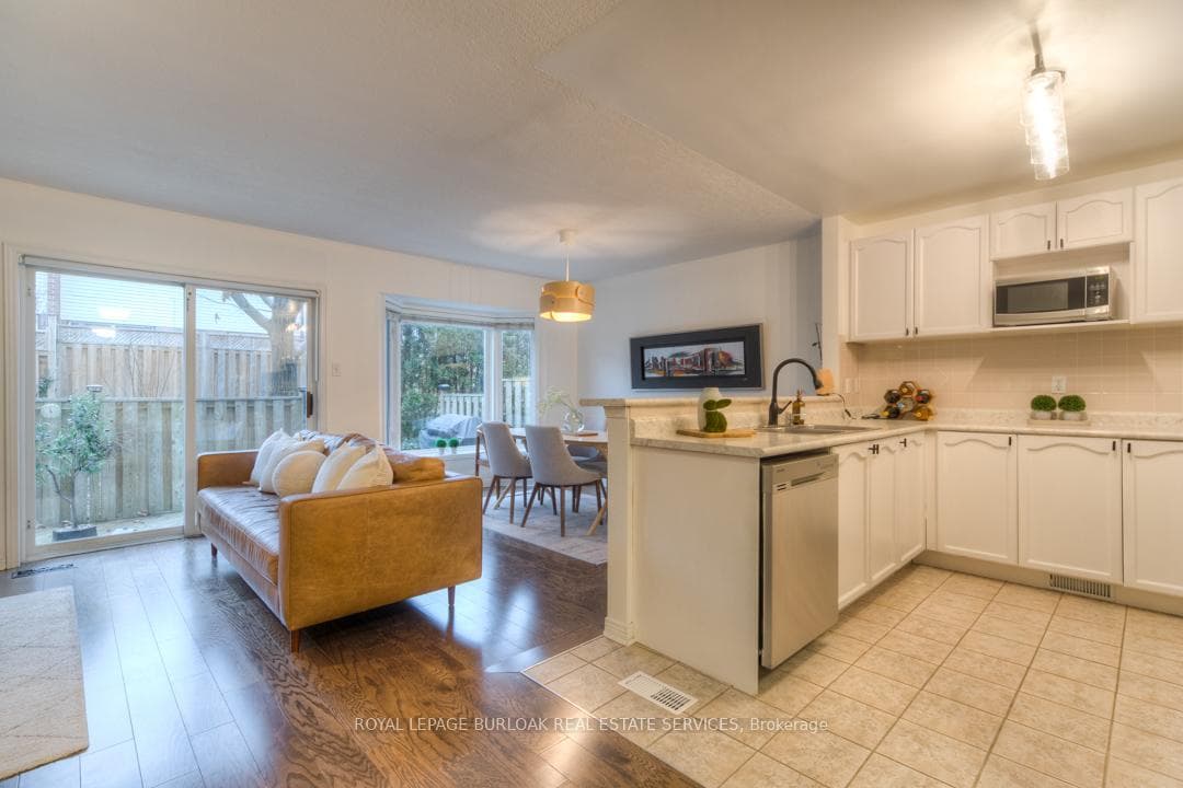 1335 Guelph Line Unit 6 photo 8