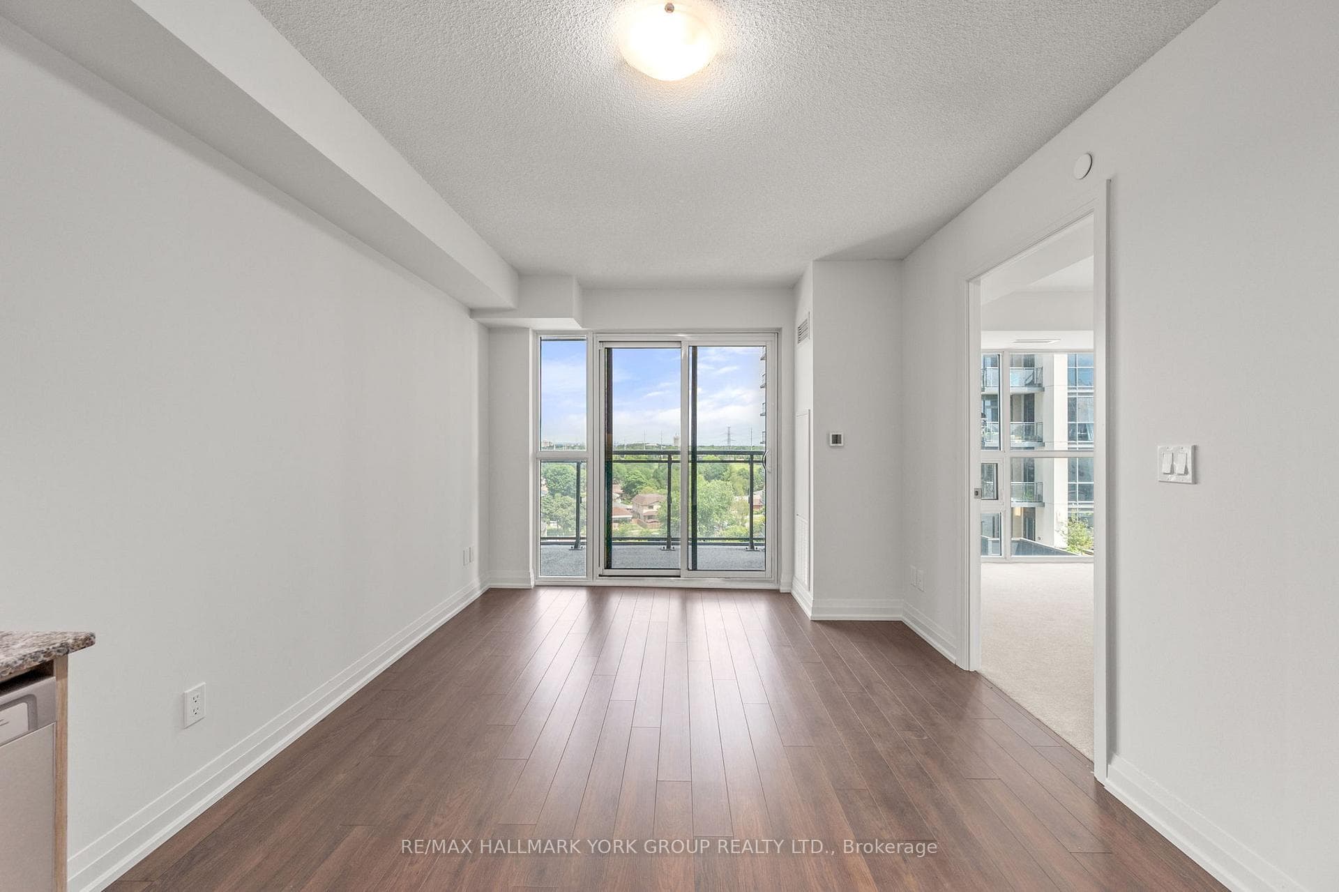 20 Meadowglen Place Unit 903 photo 14