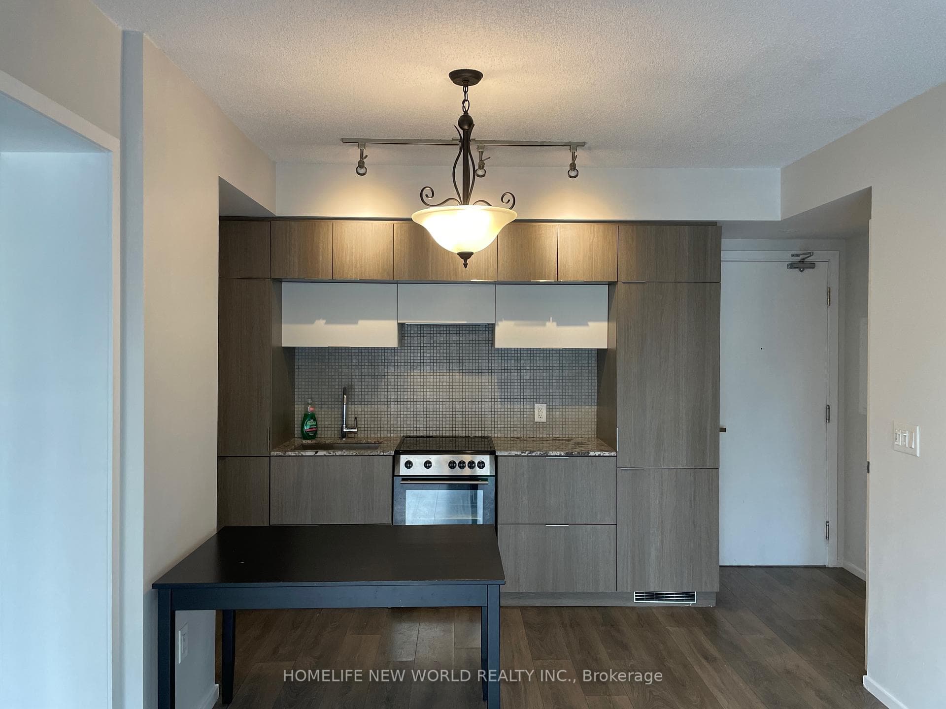159 Dundas Street Unit 612 photo 1