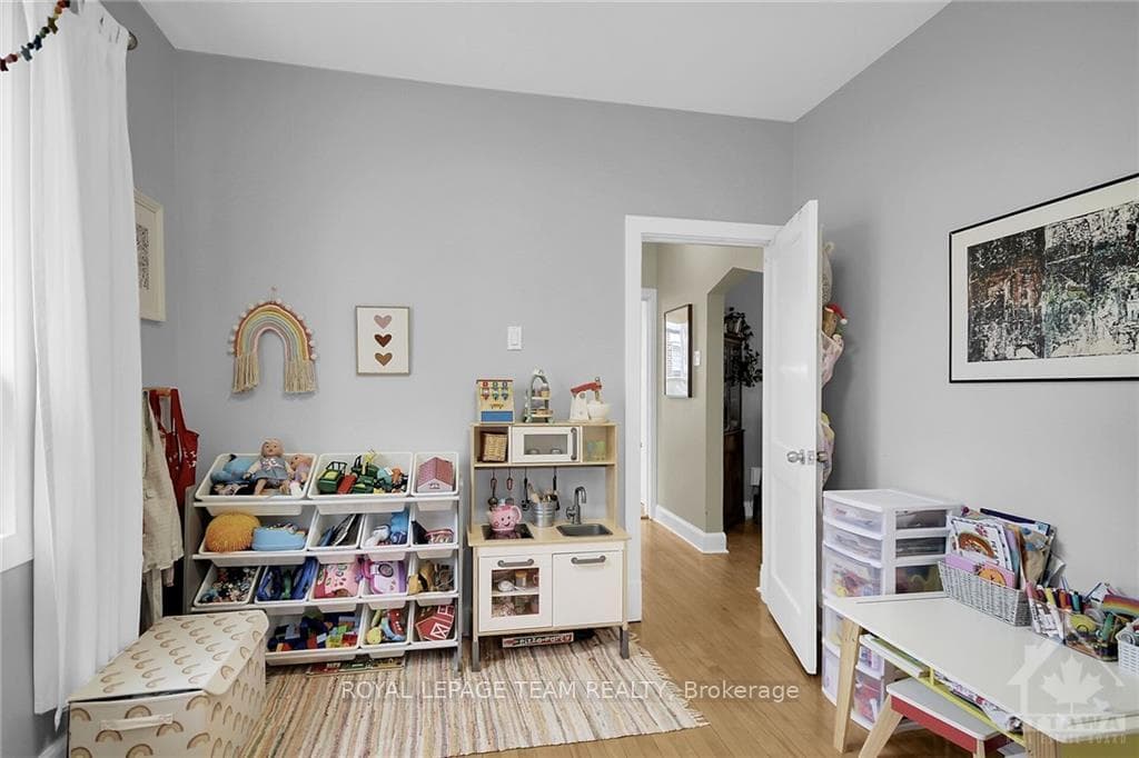 585 RICHMOND Road photo 12