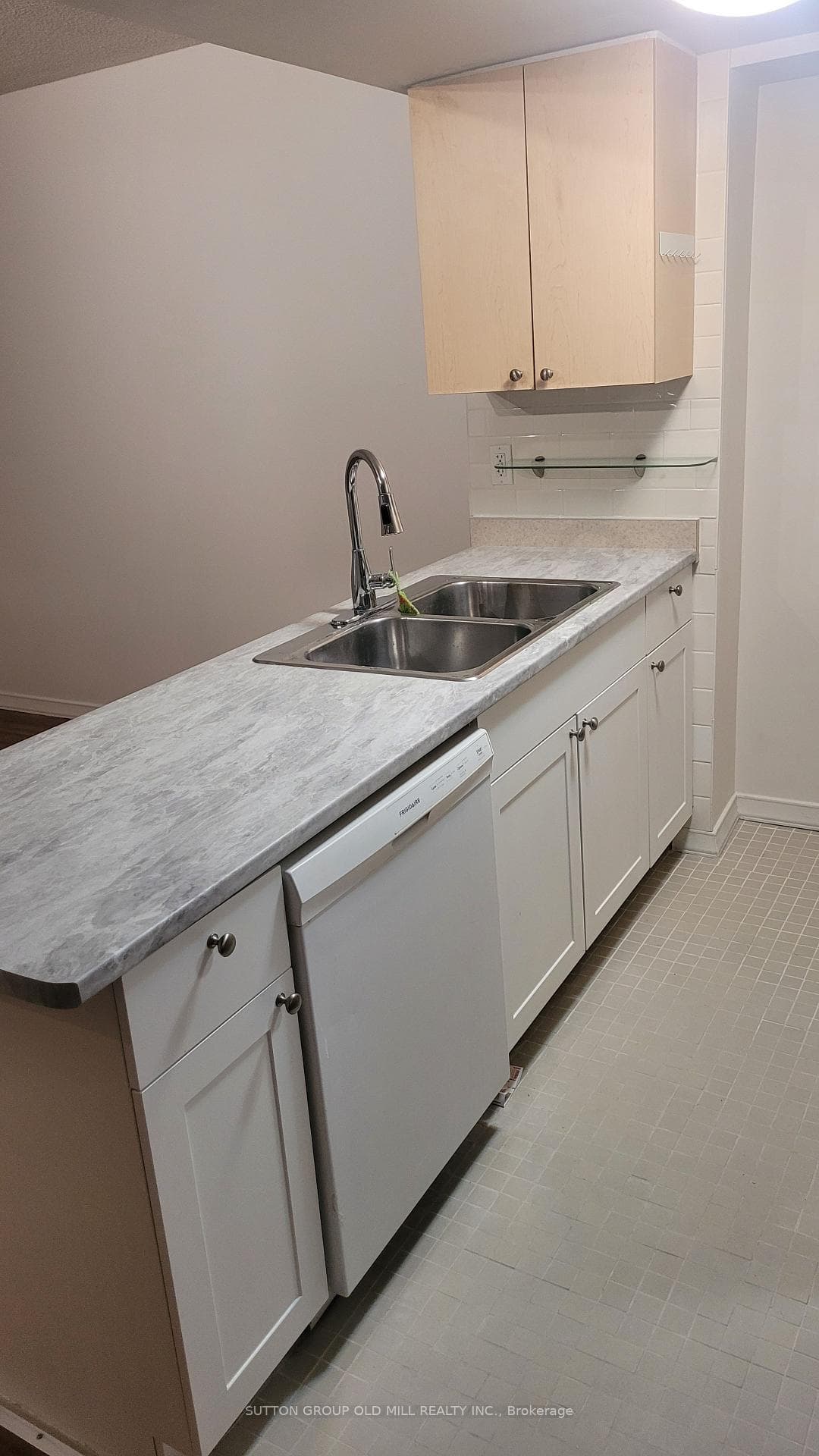 15 Maplewood Avenue Unit 207 photo 5