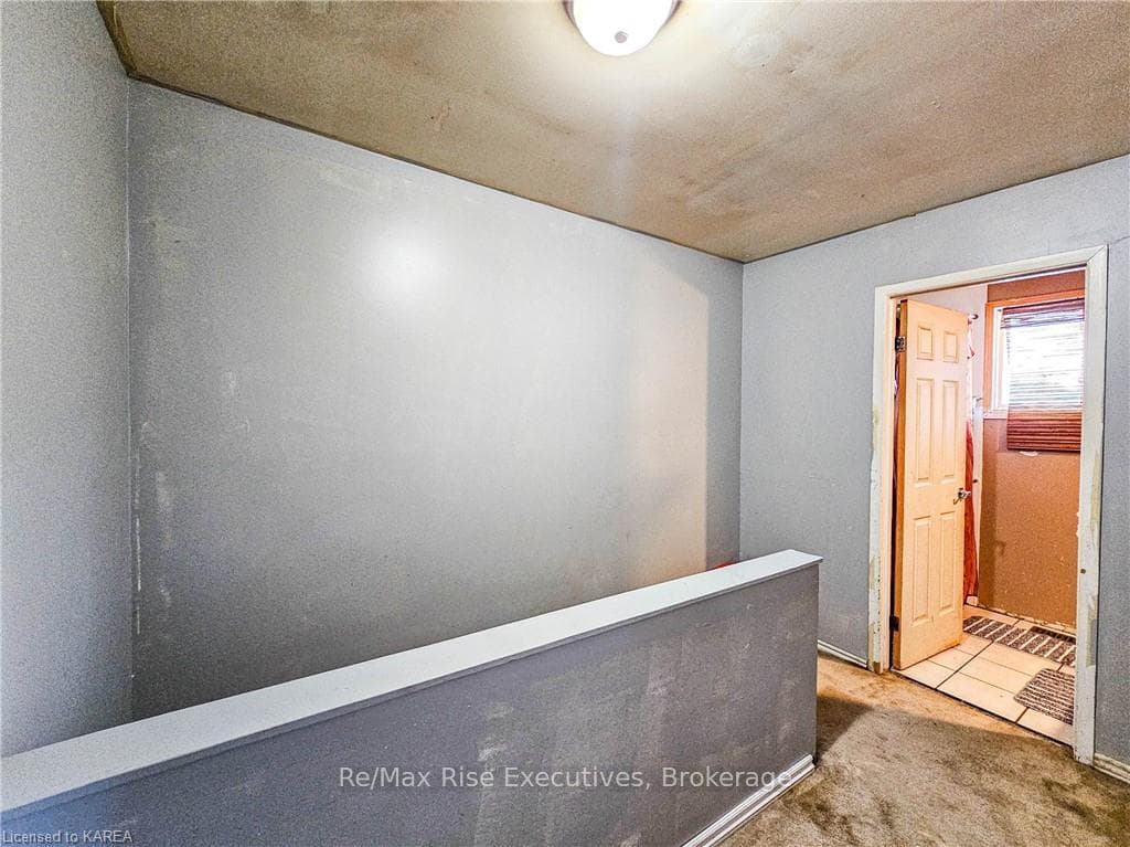 895 OAKVIEW Avenue photo 11