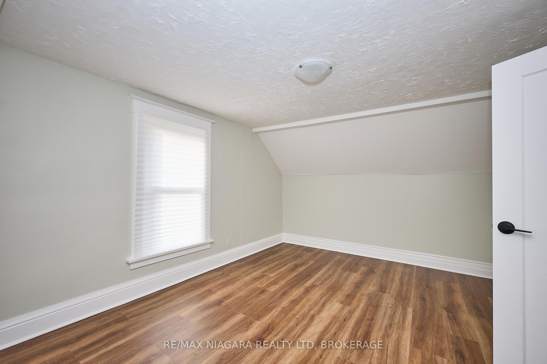 5006 Morrison Street photo 16
