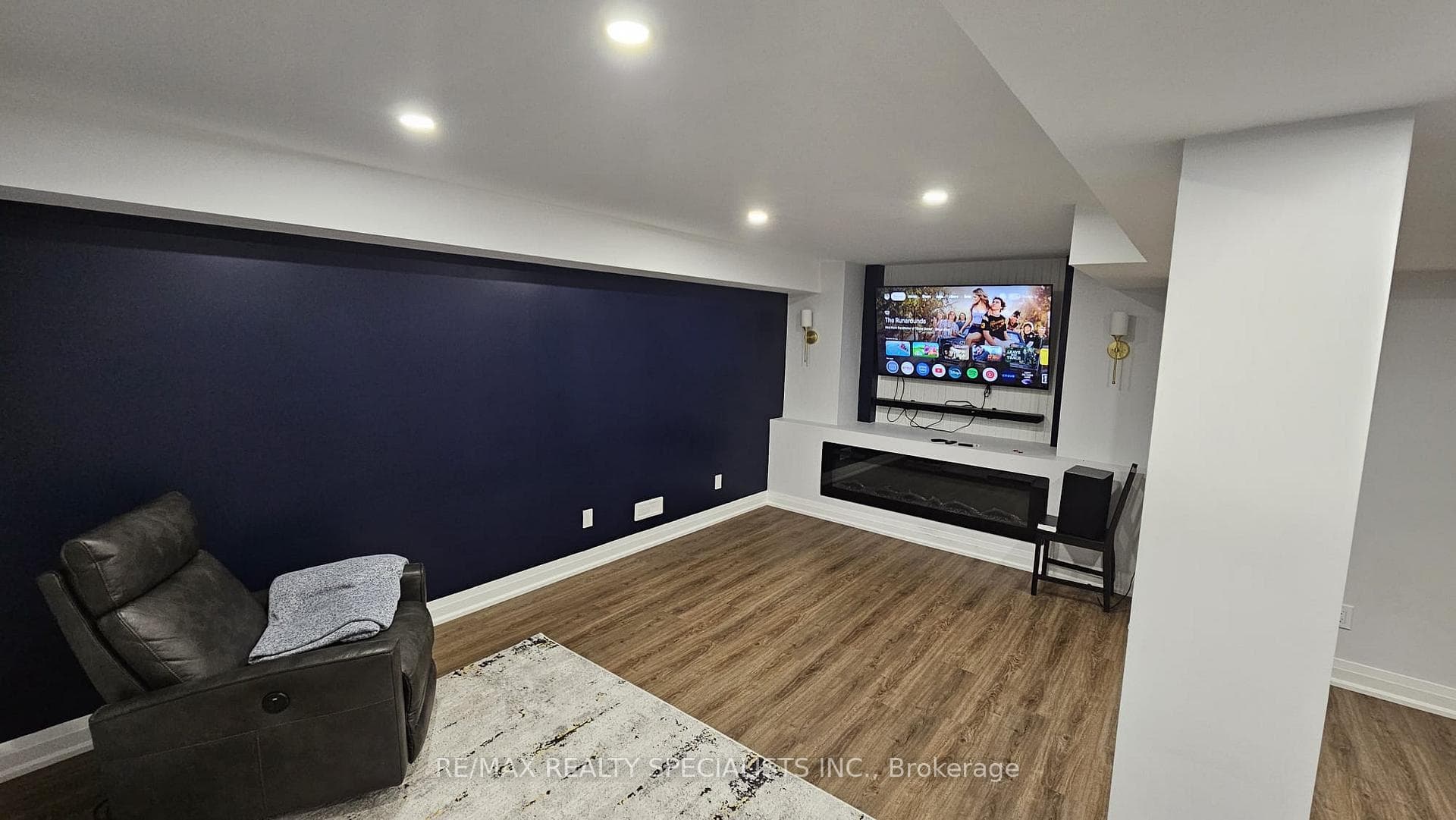 125 DONOVAN Heights photo 23