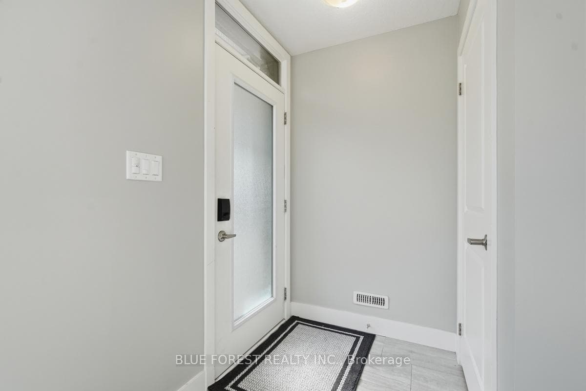 177 Edgevalley Road Unit 21 photo 4