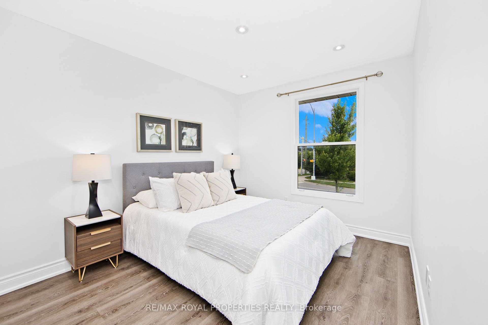560 Bristol Road photo 18