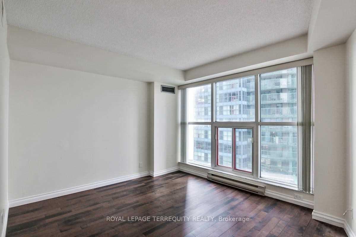77 Harbour Square Unit 1407 photo 12