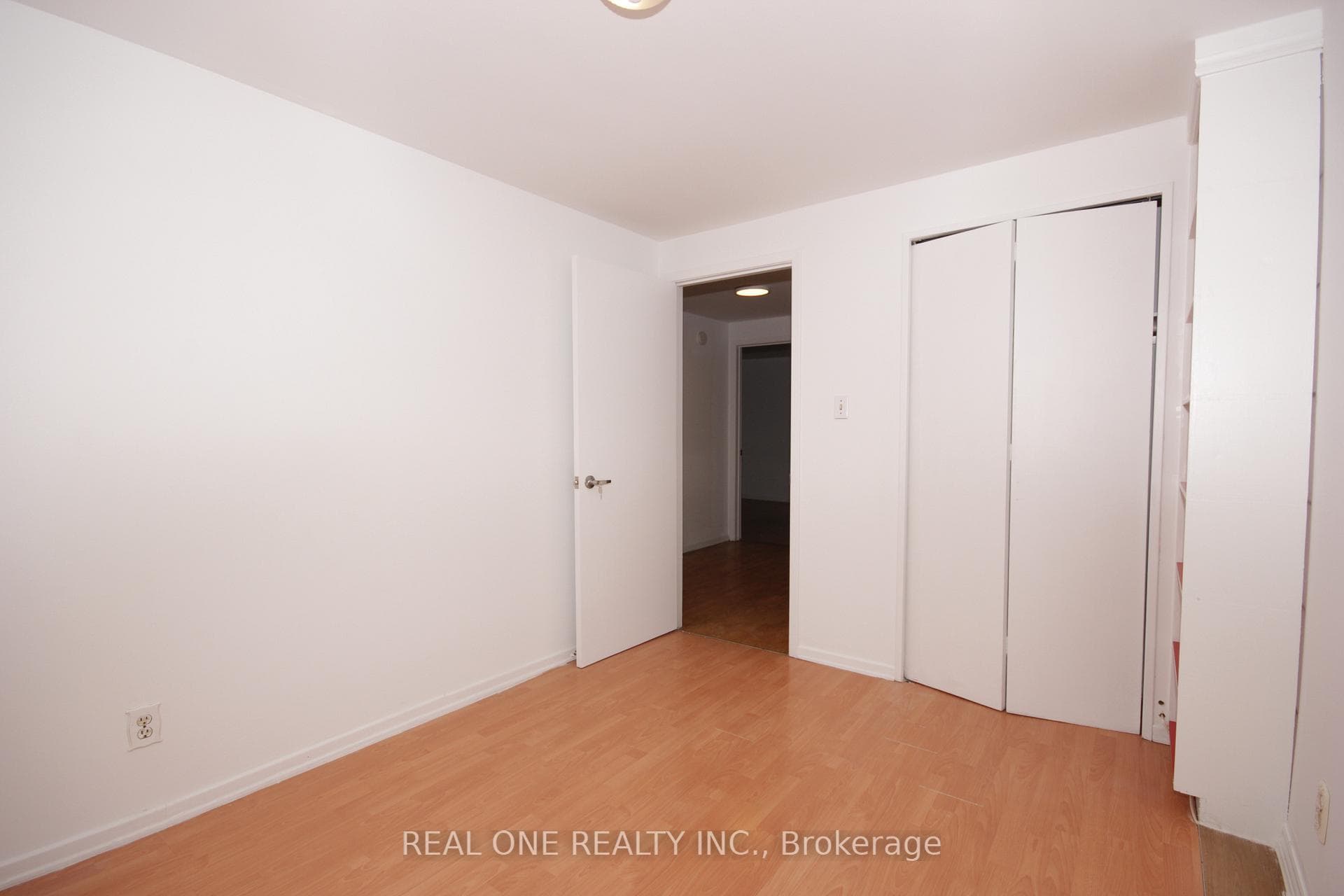 122 Beverly Glen Boulevard photo 16