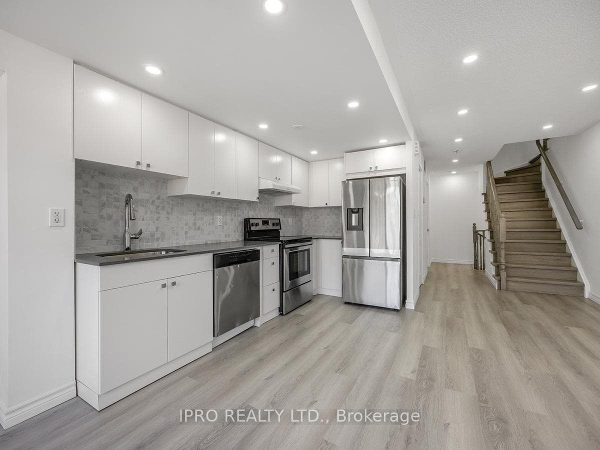 35 Strangford Lane Unit 305 photo 7