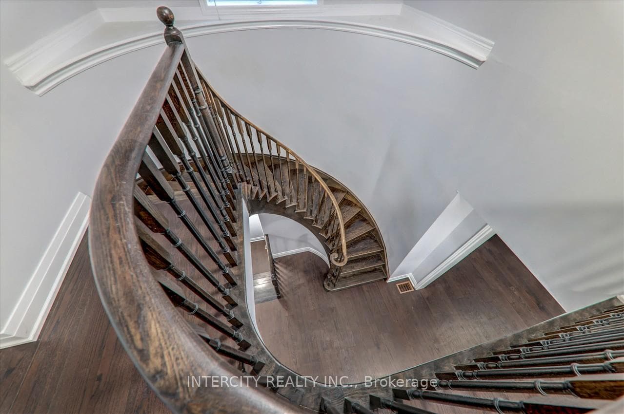 645 Armstrong Road photo 16