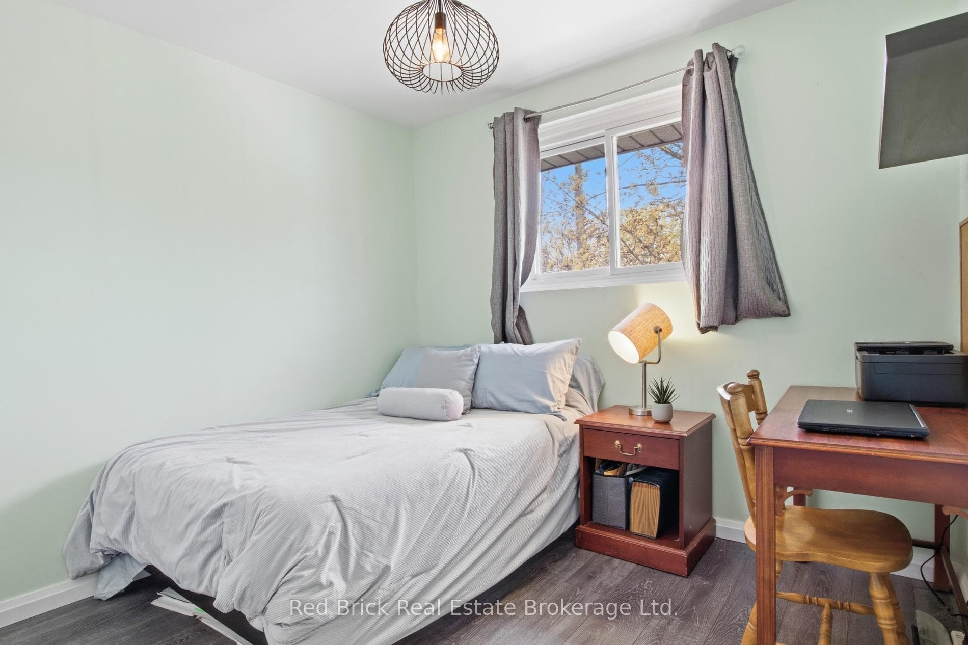 51 Clemens Avenue photo 17