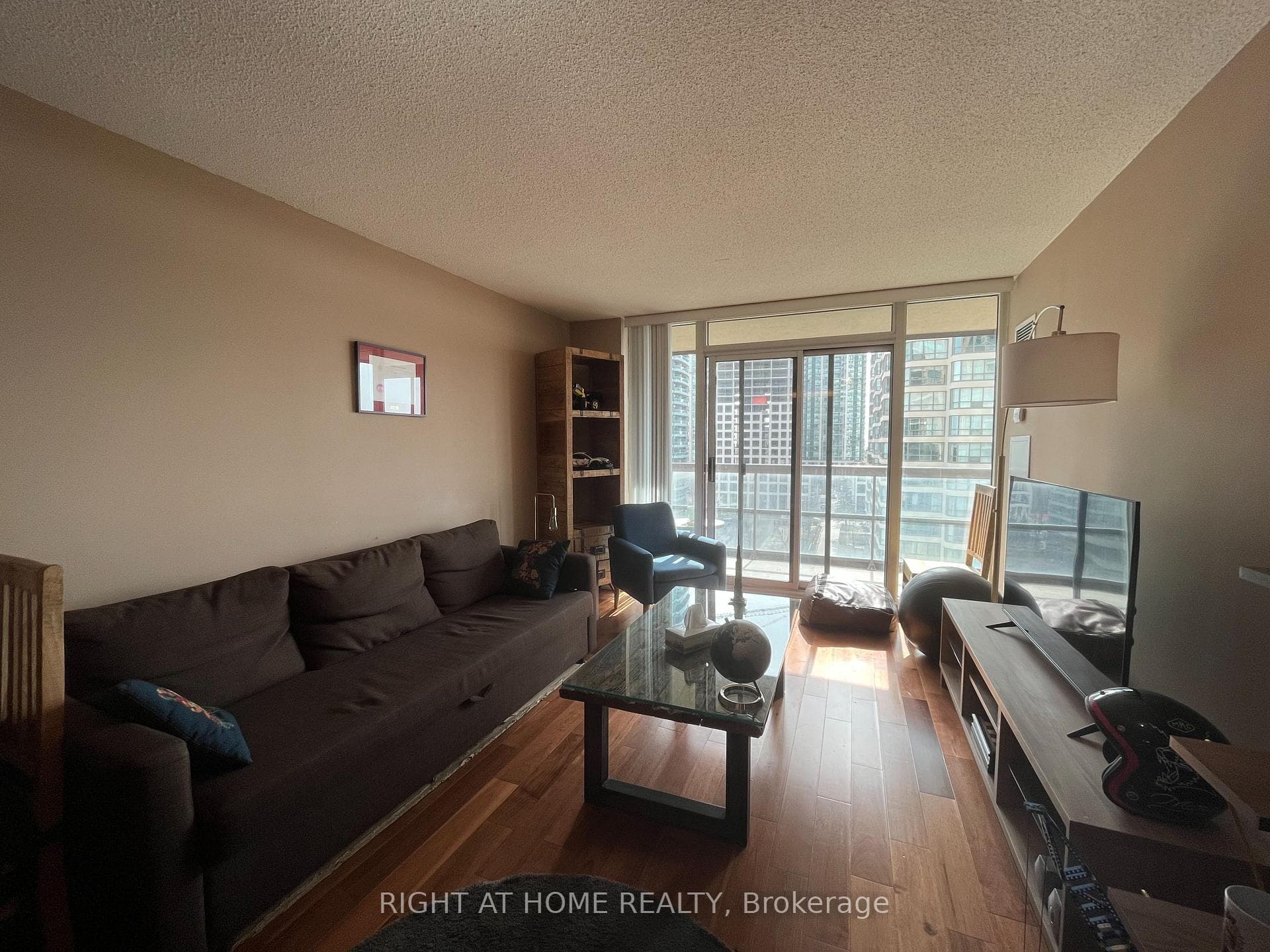 156 Enfield Place Unit 906 photo 5