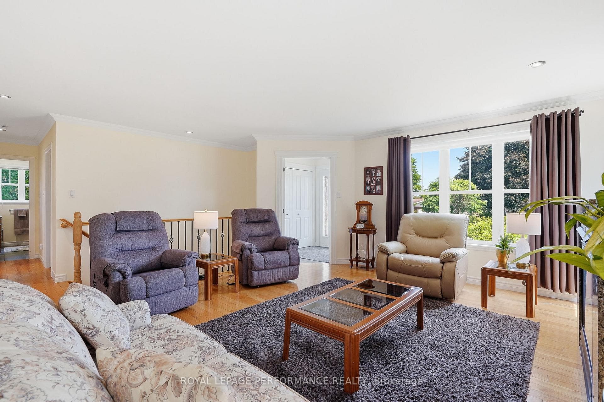 992 Ghislain Street photo 14