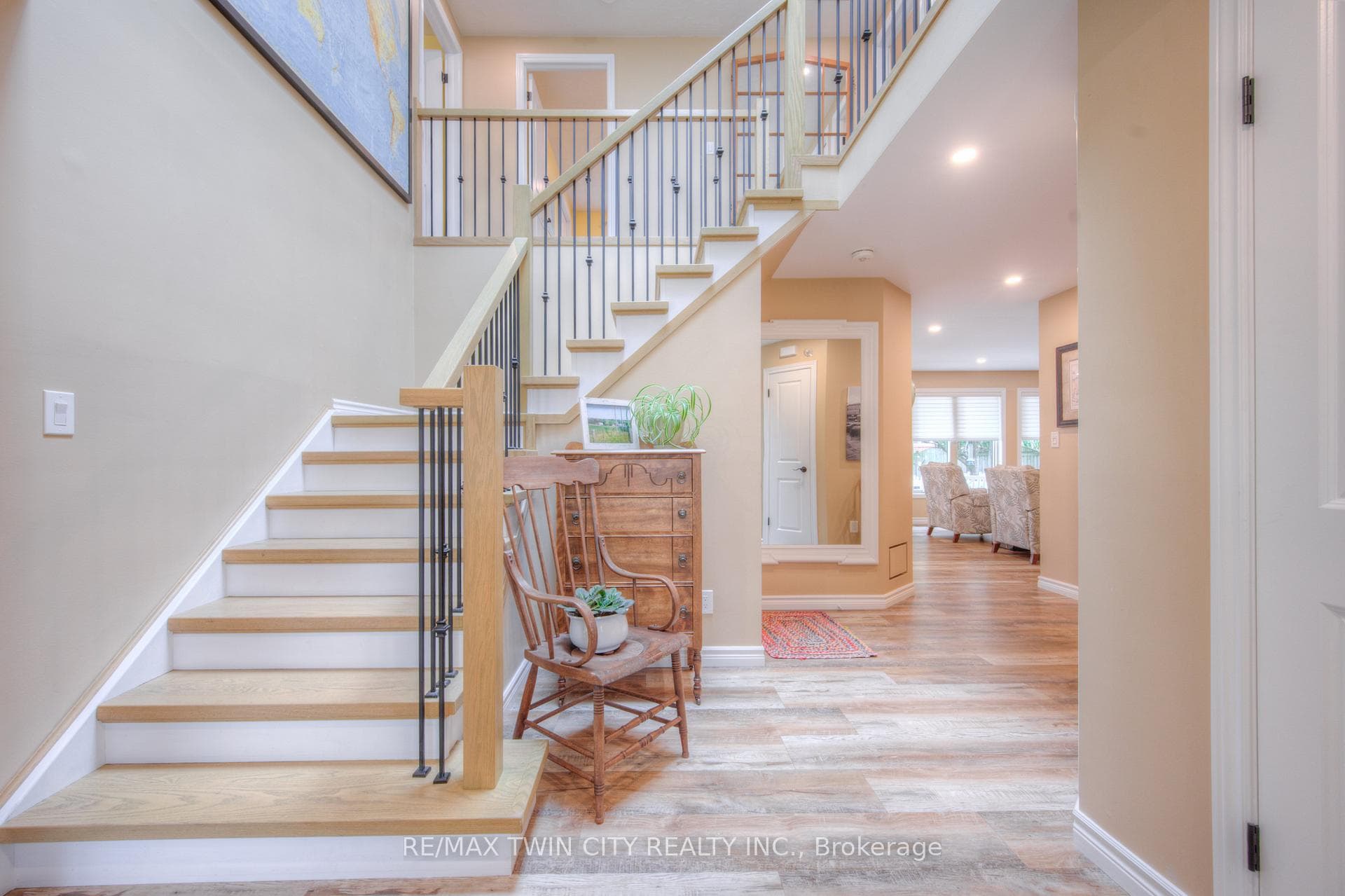 393 TIMLOCK Place photo 3