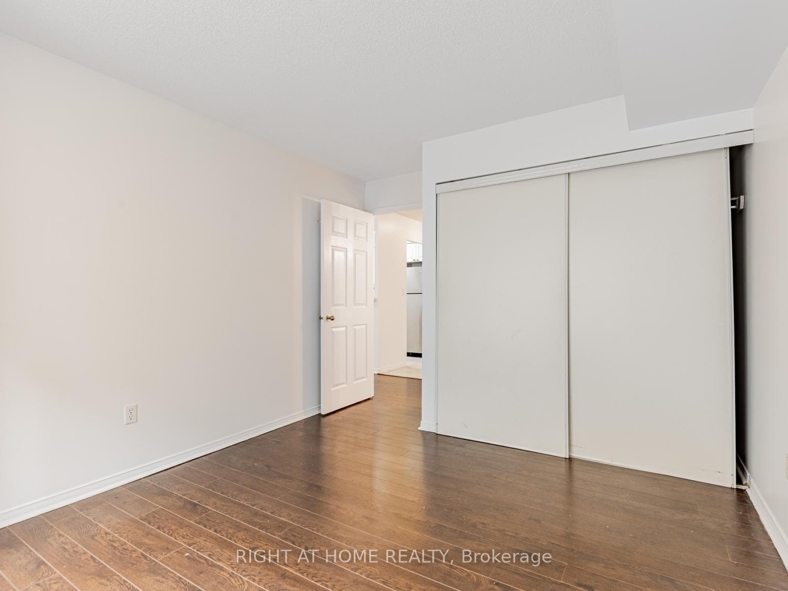 29 Pemberton Avenue Unit 908 photo 17
