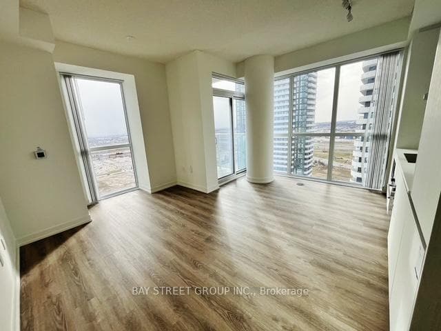 8 Interchange Way Unit 2912 photo 9