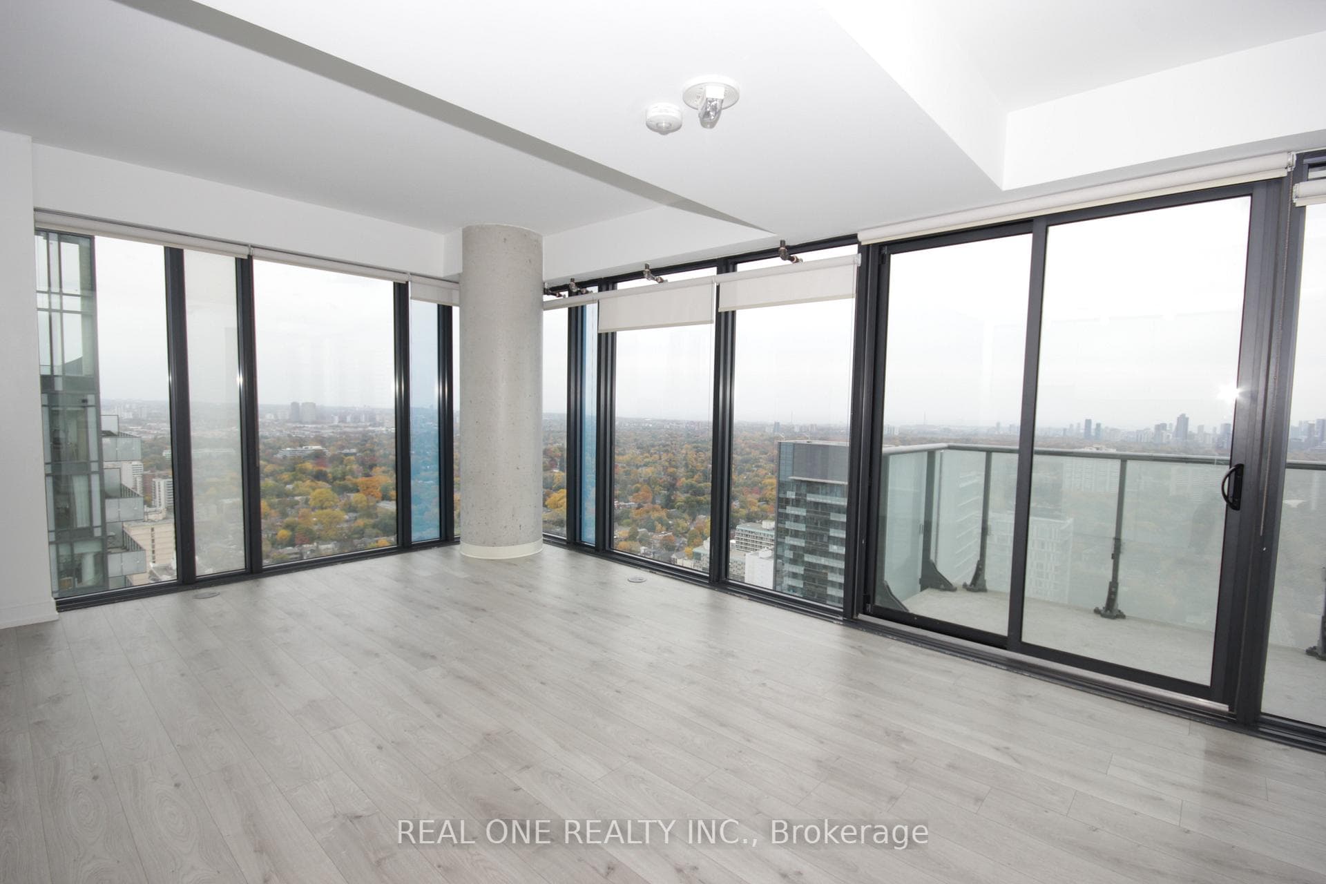 161 Roehampton Avenue Unit 4008 photo 4