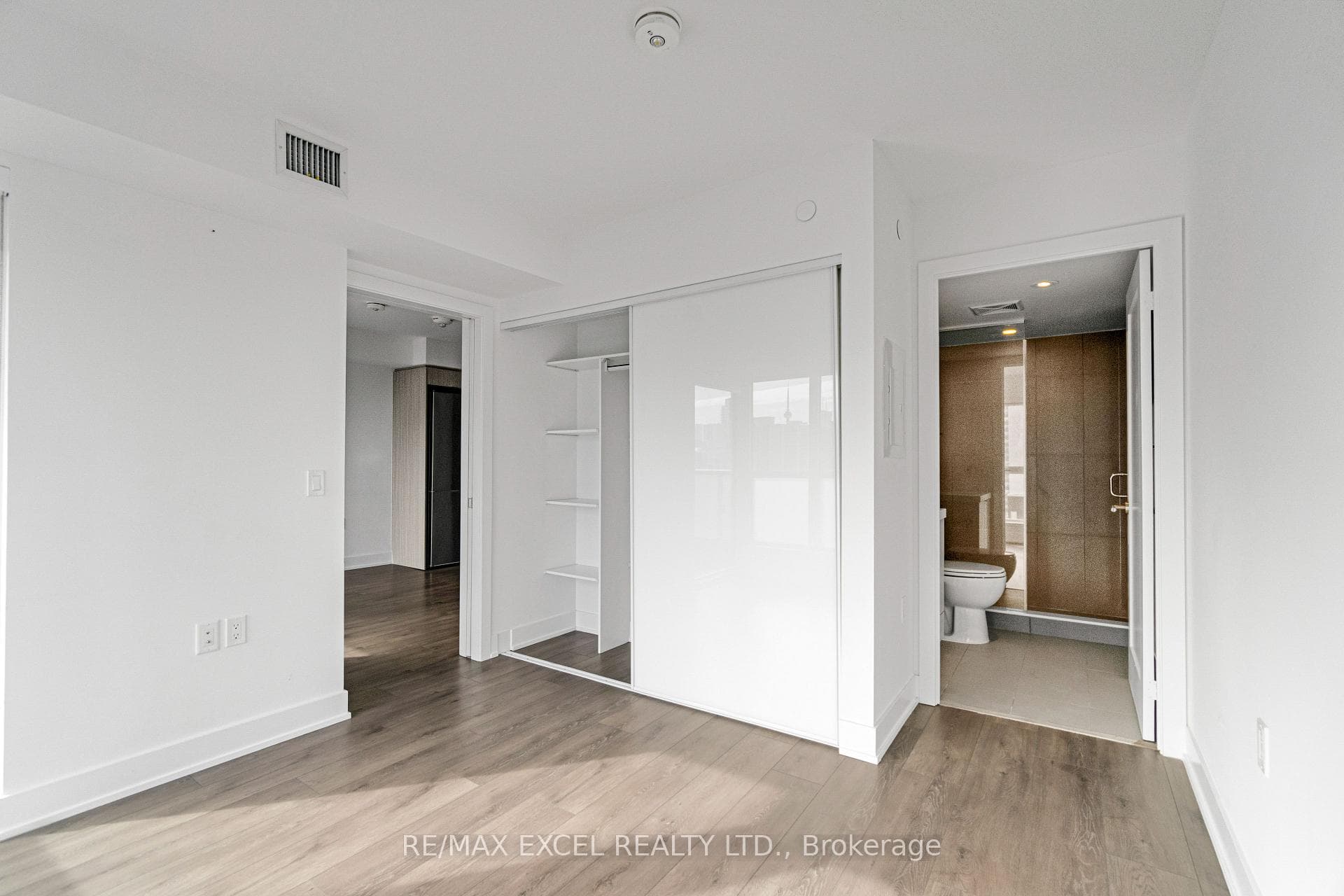 585 Bloor Street Unit 1720 photo 18