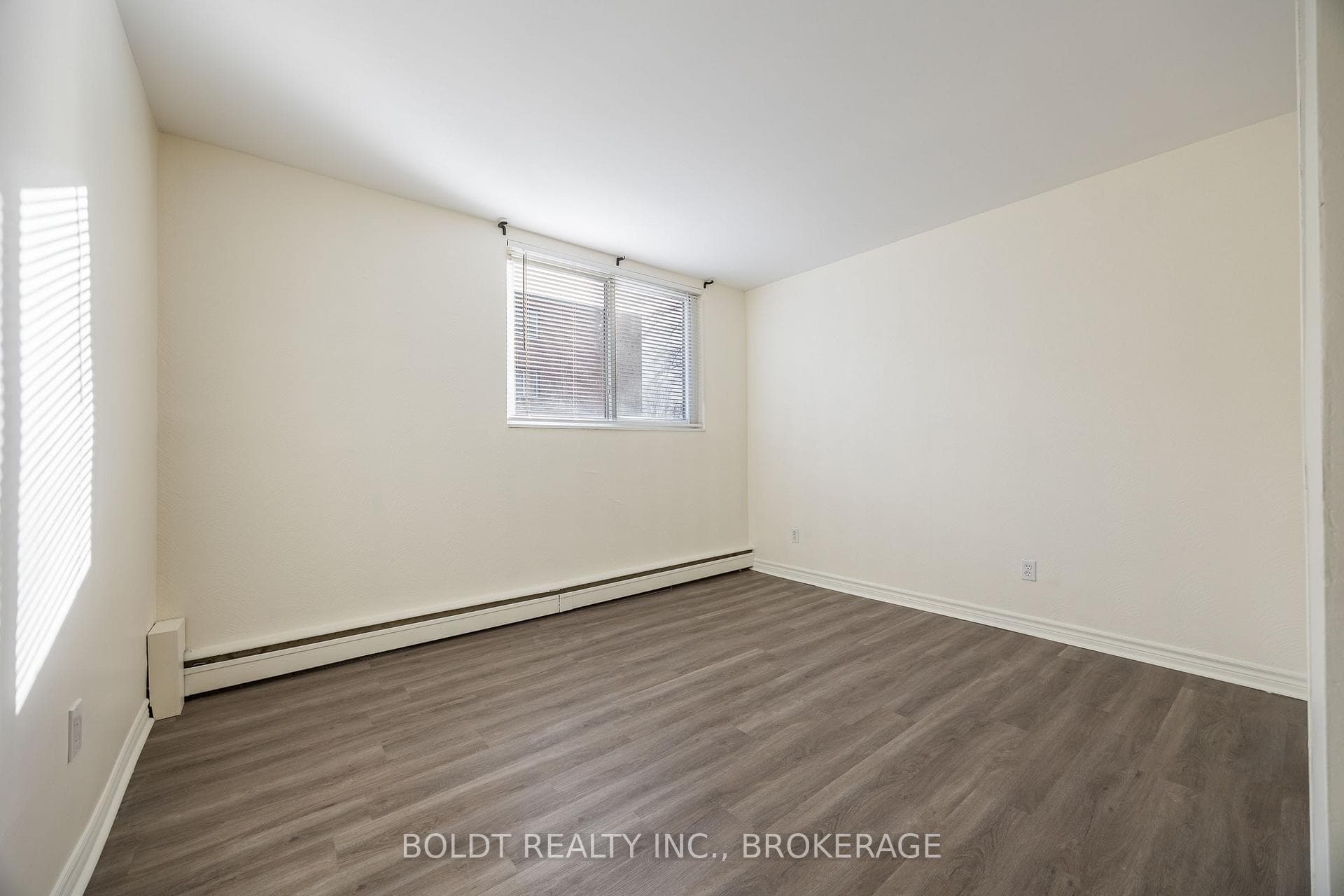 450 Carlton Street Unit 6 photo 10