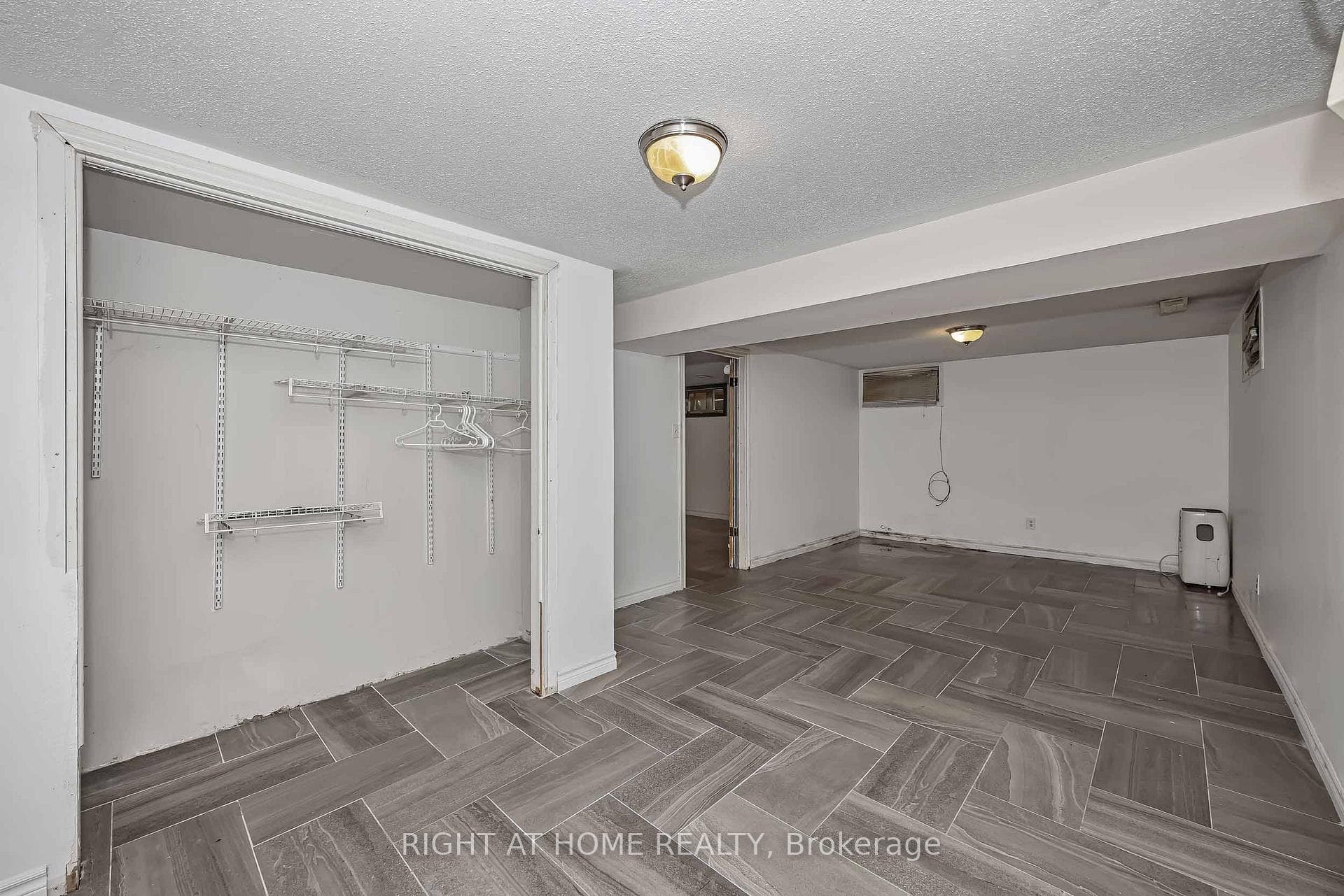 24 Largo Crescent photo 35