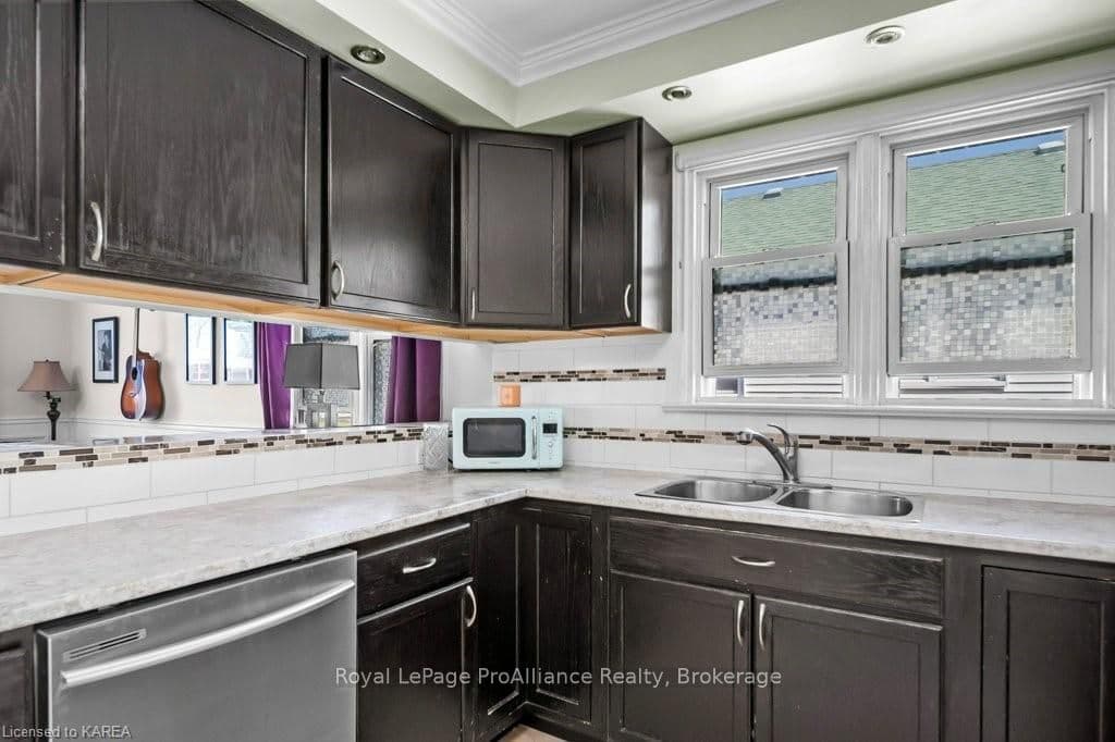 197 KINGSCOURT Avenue photo 14