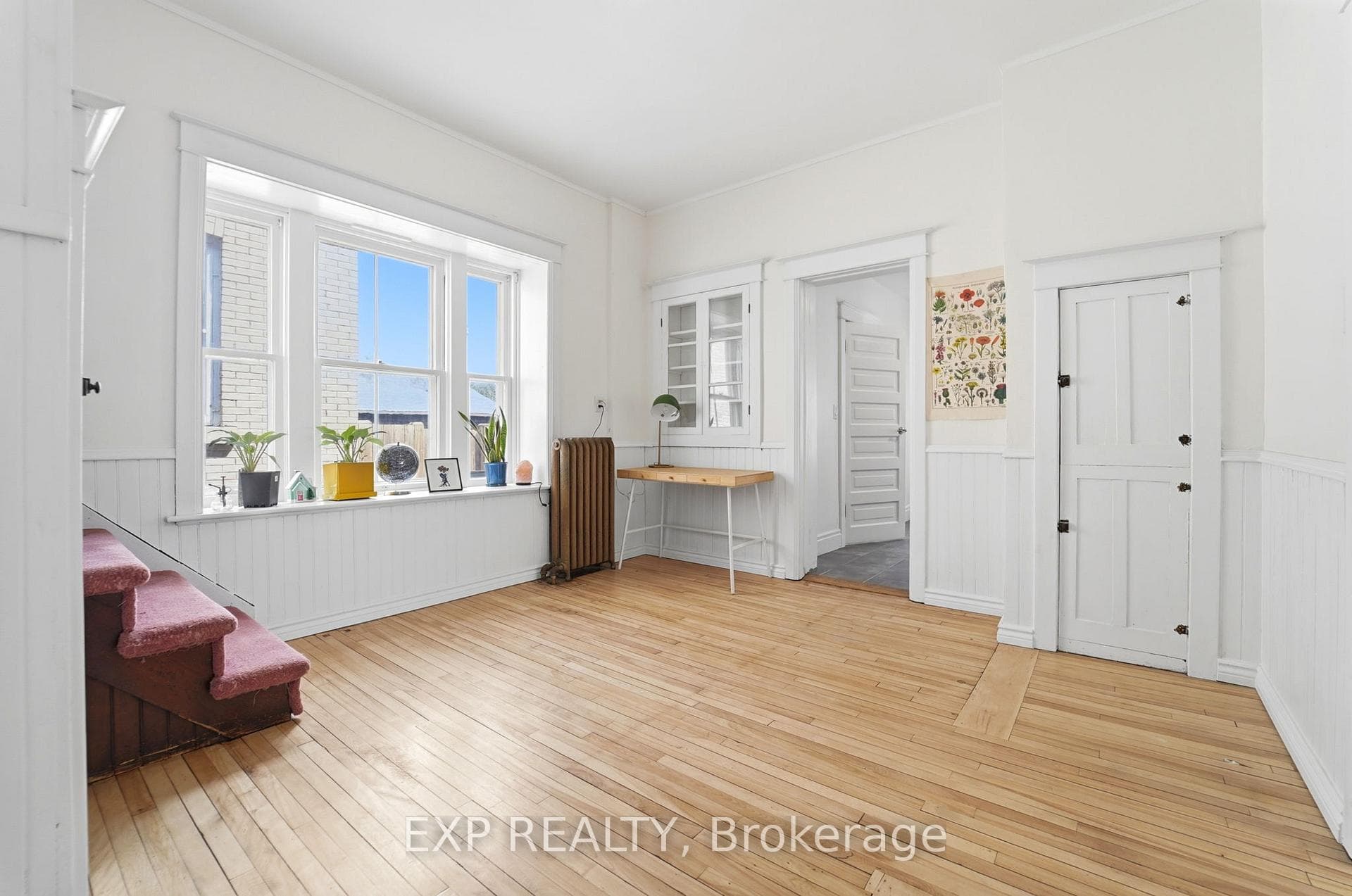 15 Avenue Place photo 11
