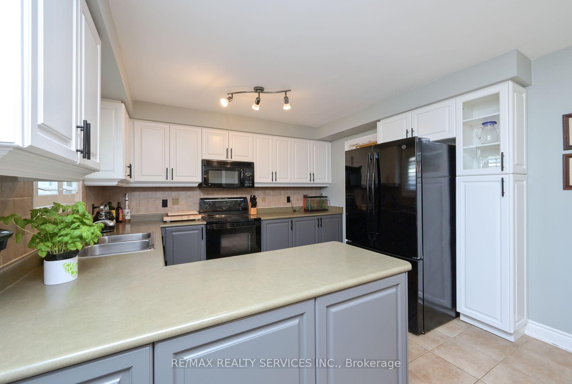 10 Livingston Drive photo 15