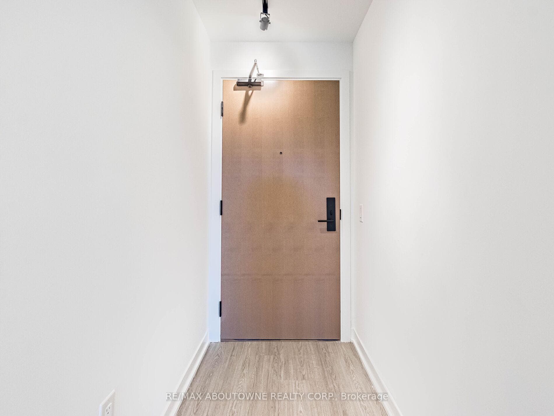 195 McCaul Street Unit 703 photo 6