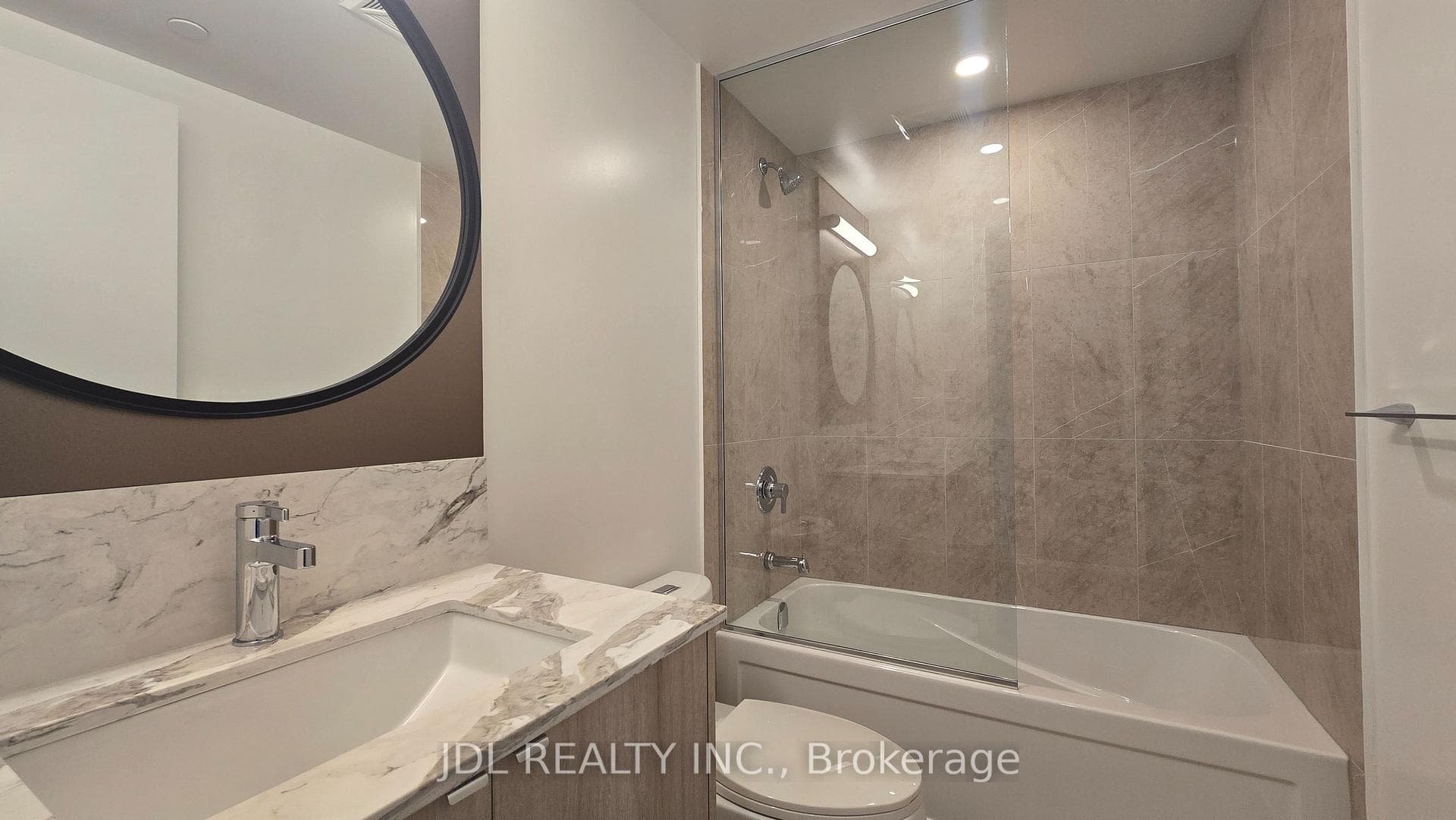 771 Yonge Street Unit 1608 photo 3