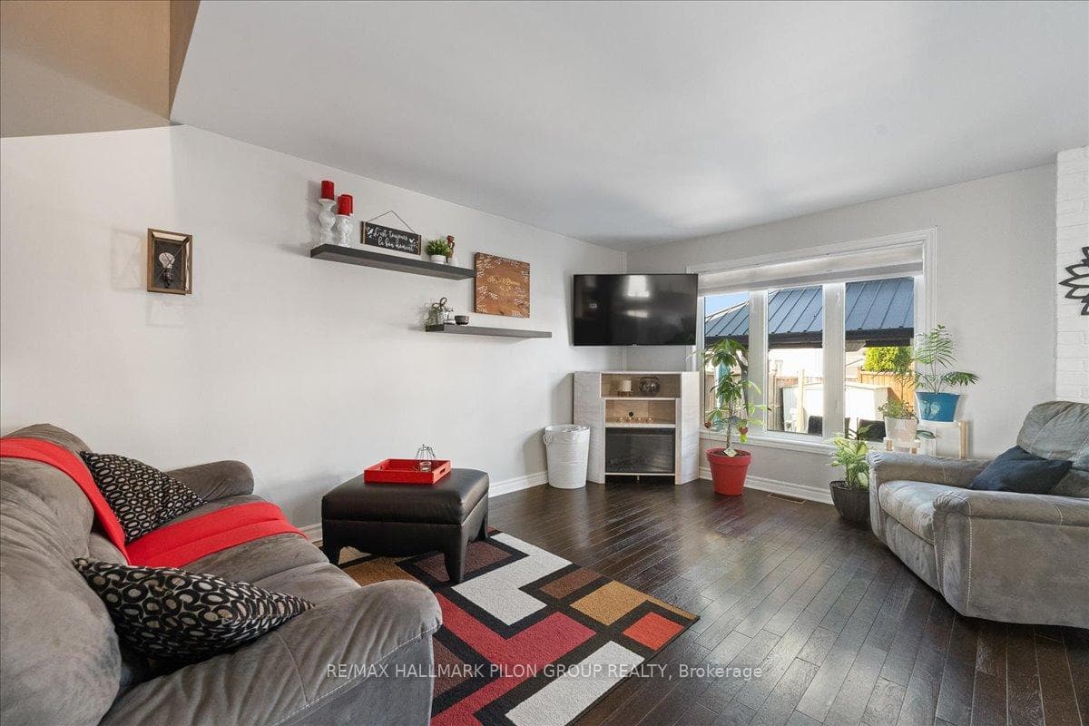 618 EMERALD Street photo 11