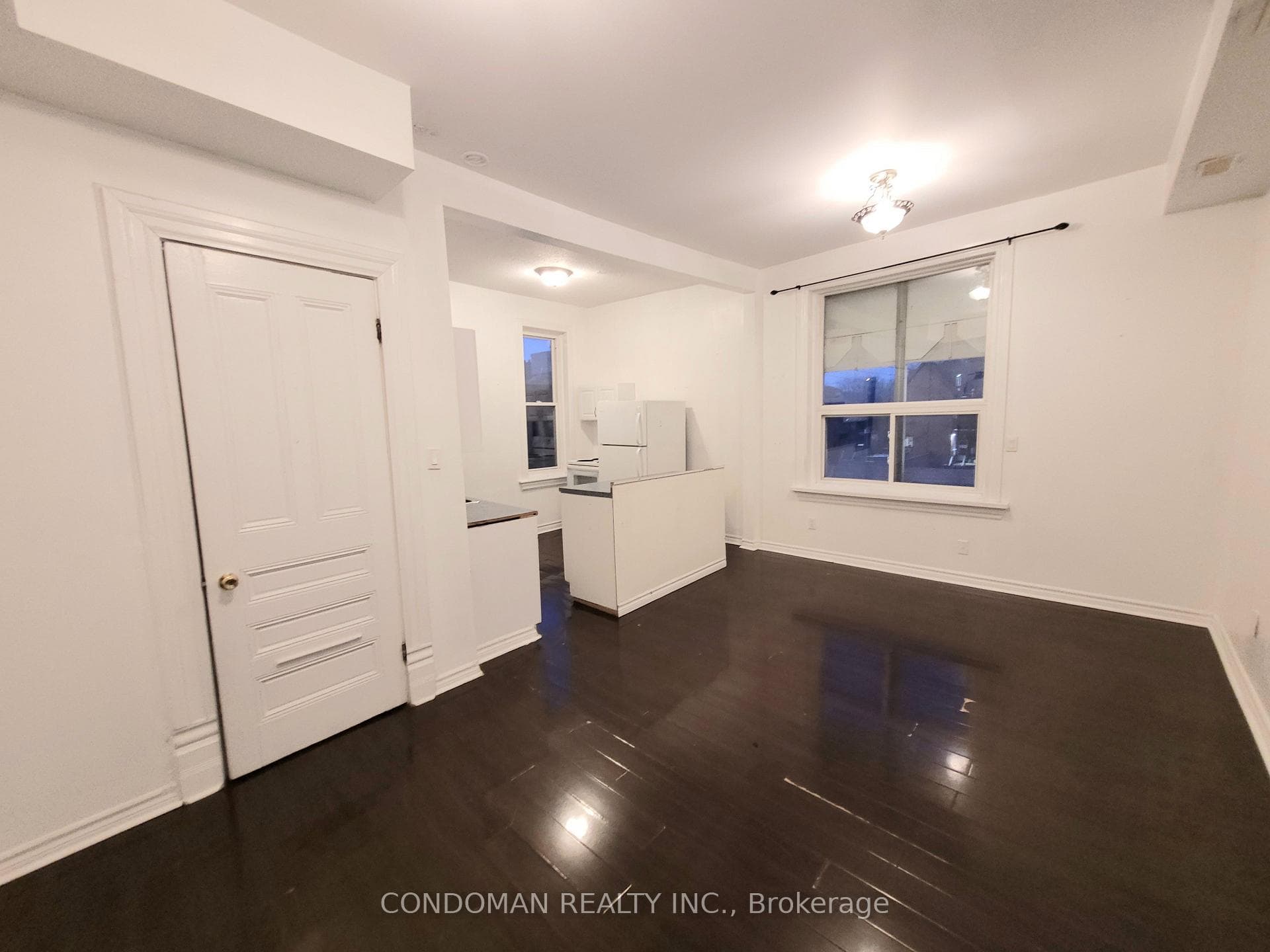 139 1/2 John Street Unit 5 photo 1