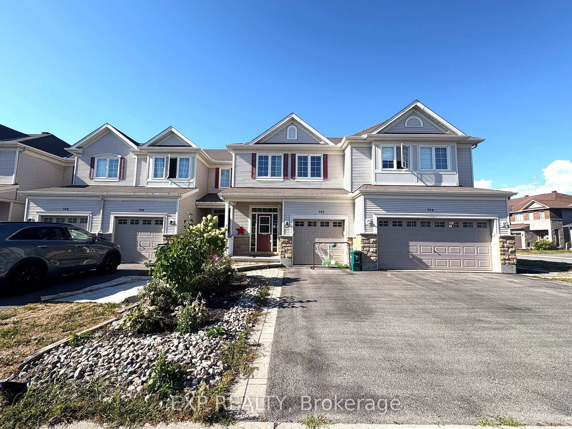 752 Oakglade Avenue photo 1