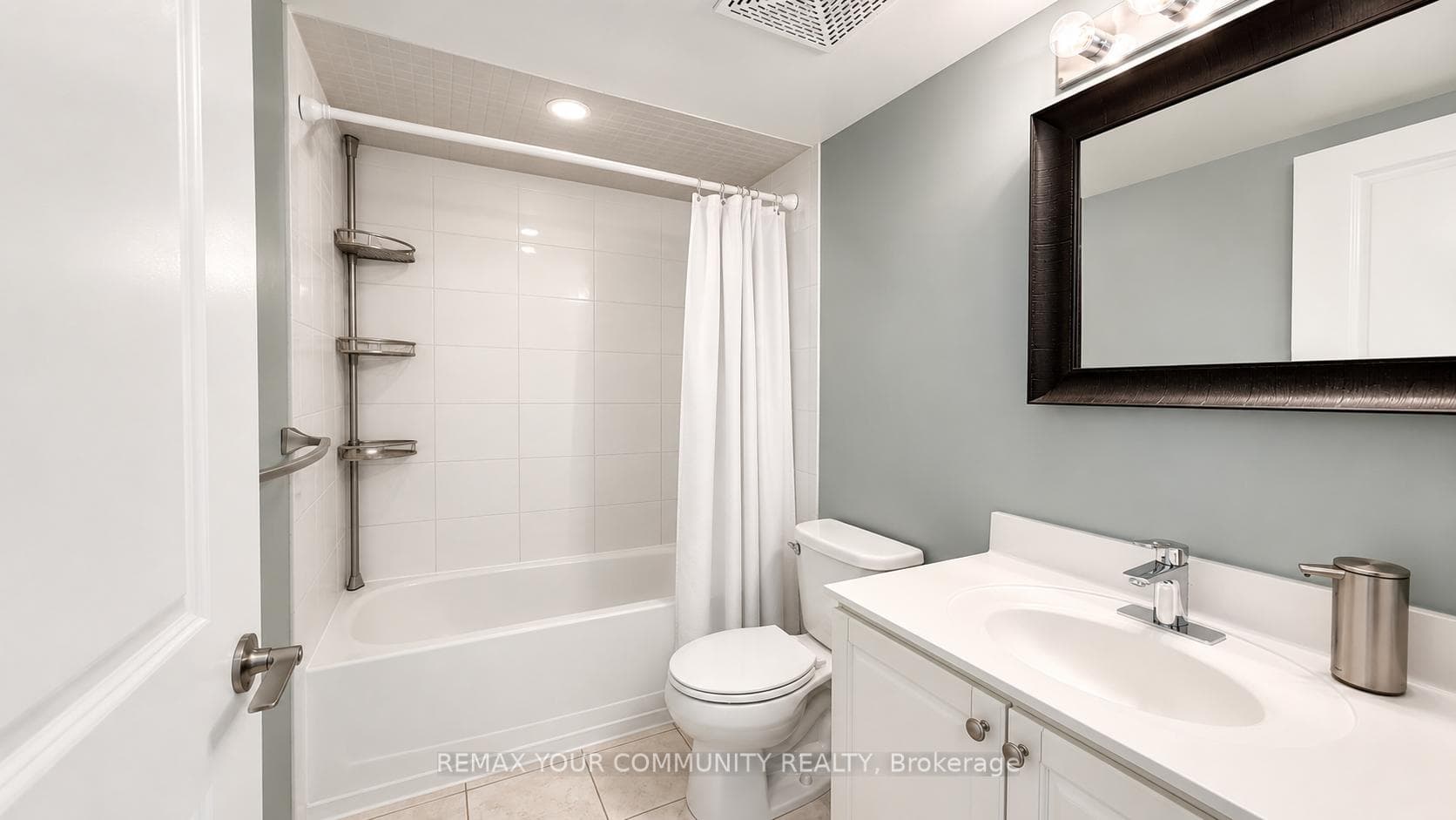 9 George Street Unit 2413 photo 18