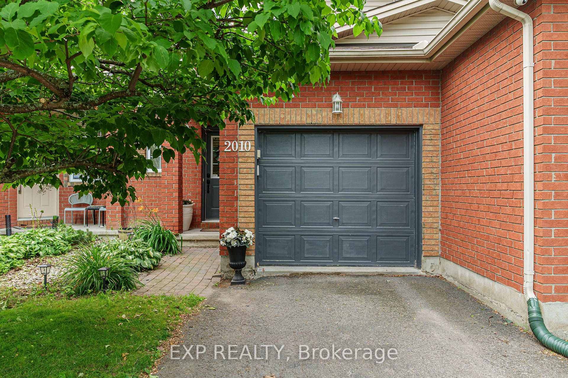 2010 Scully Way photo 2