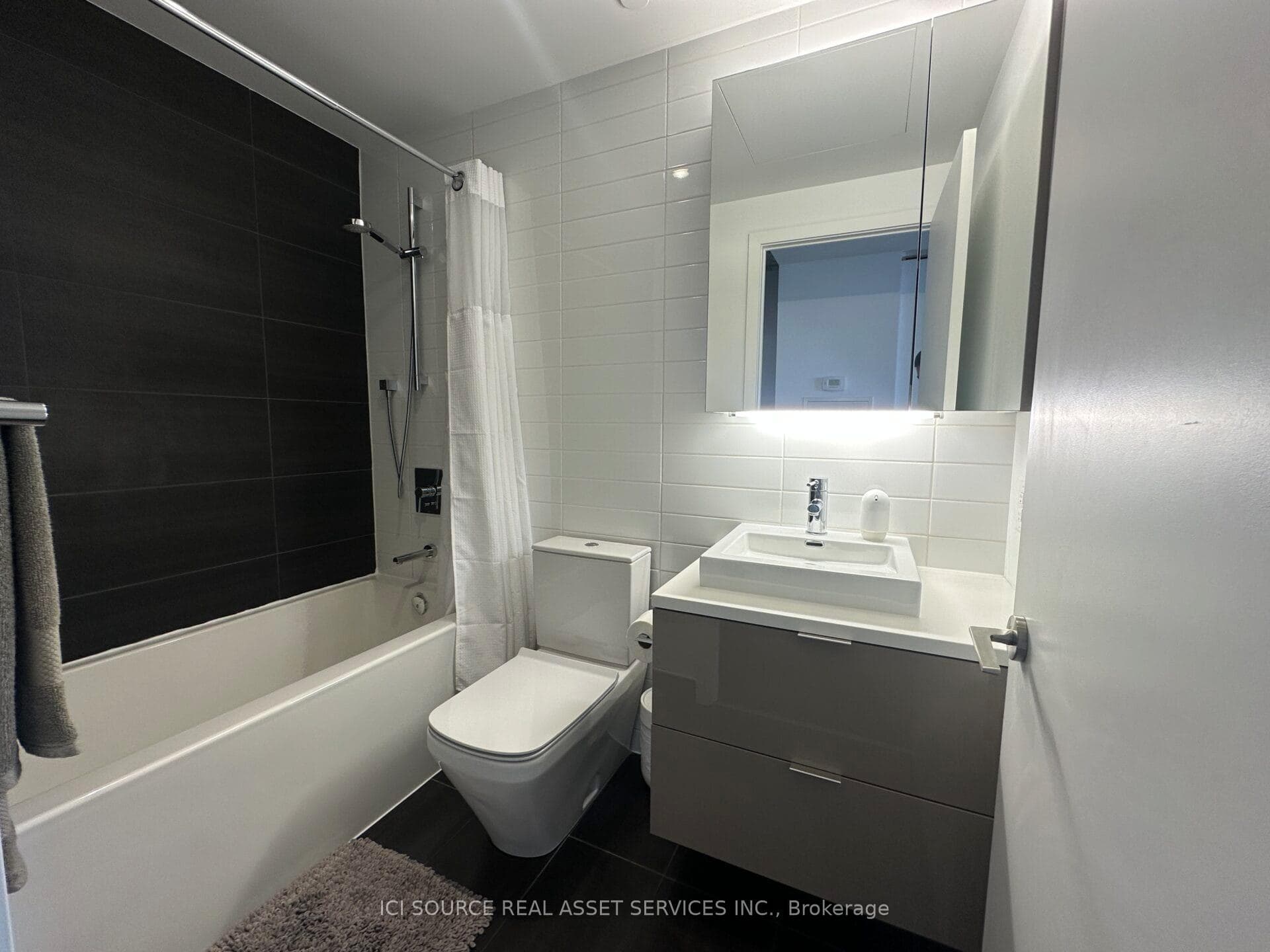 170 Bayview Avenue Unit 2407 photo 14