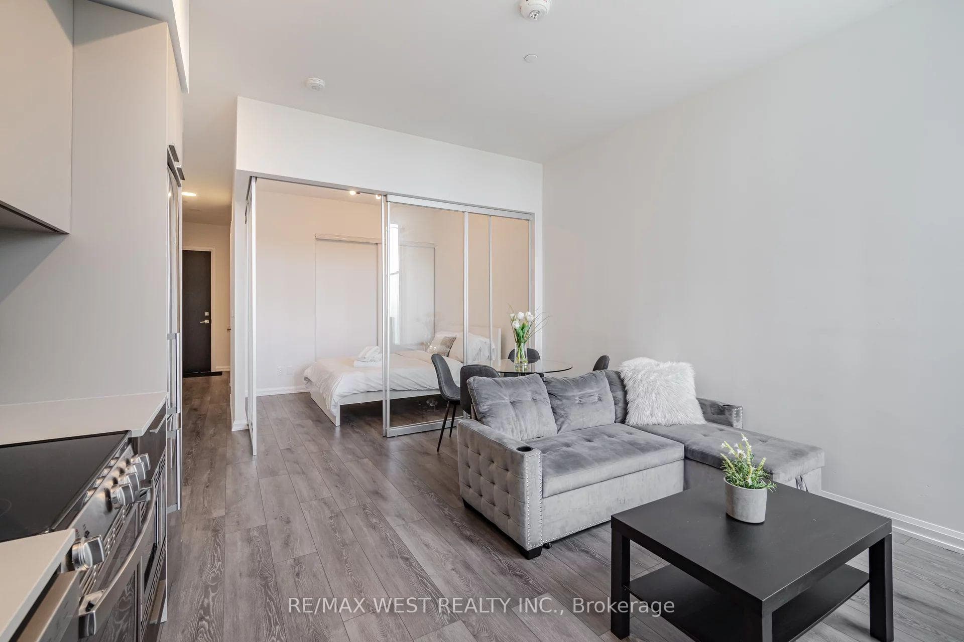4208 Dundas Street Unit 817 photo 12