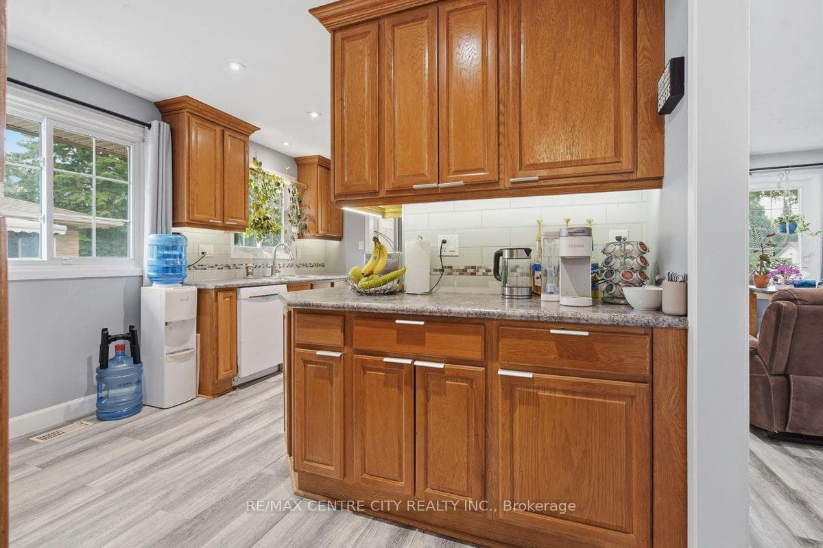 1199 Jalna Boulevard photo 11