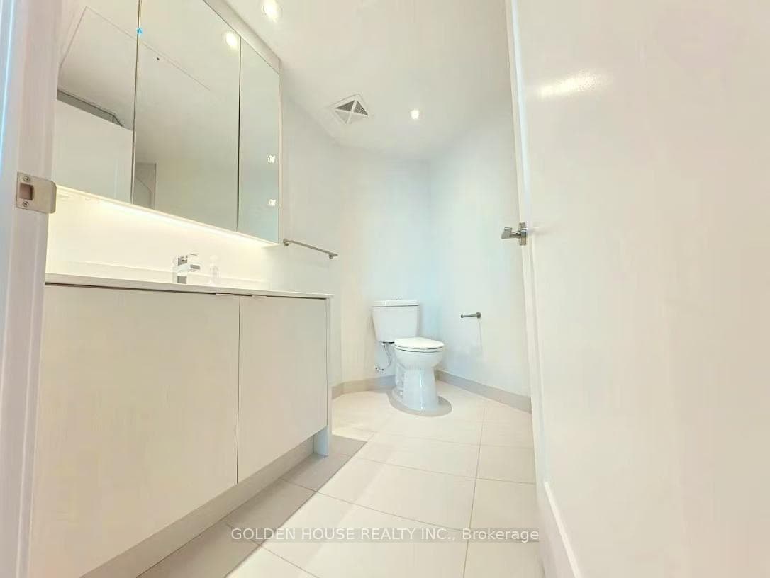 1 Edgewater Drive Unit 415 photo 32