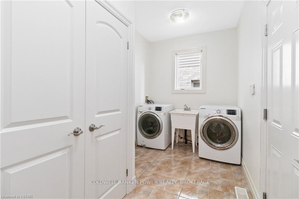2057 WESTPOINT Heights photo 22