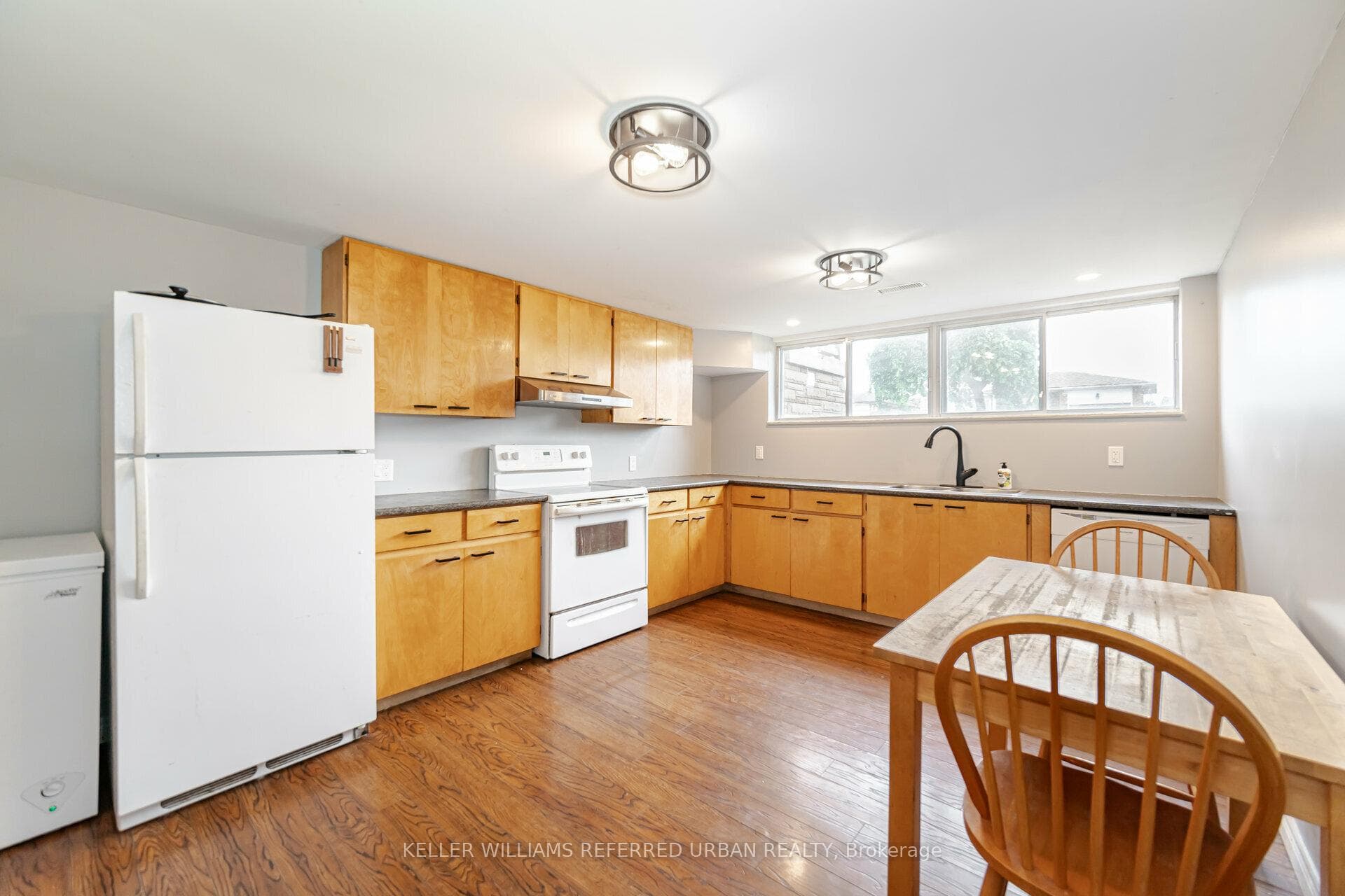 14 Ellingwood Avenue photo 24