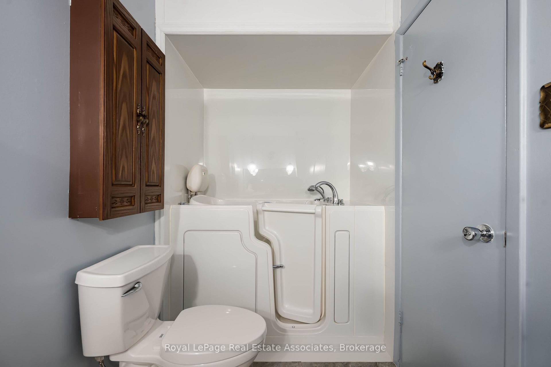 256 Archdekin Drive photo 18