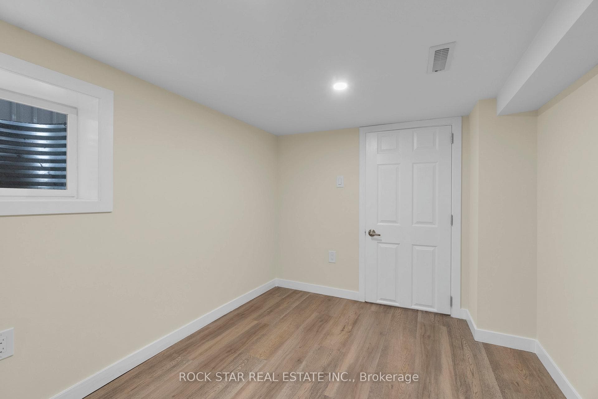 66 Watson Avenue photo 24